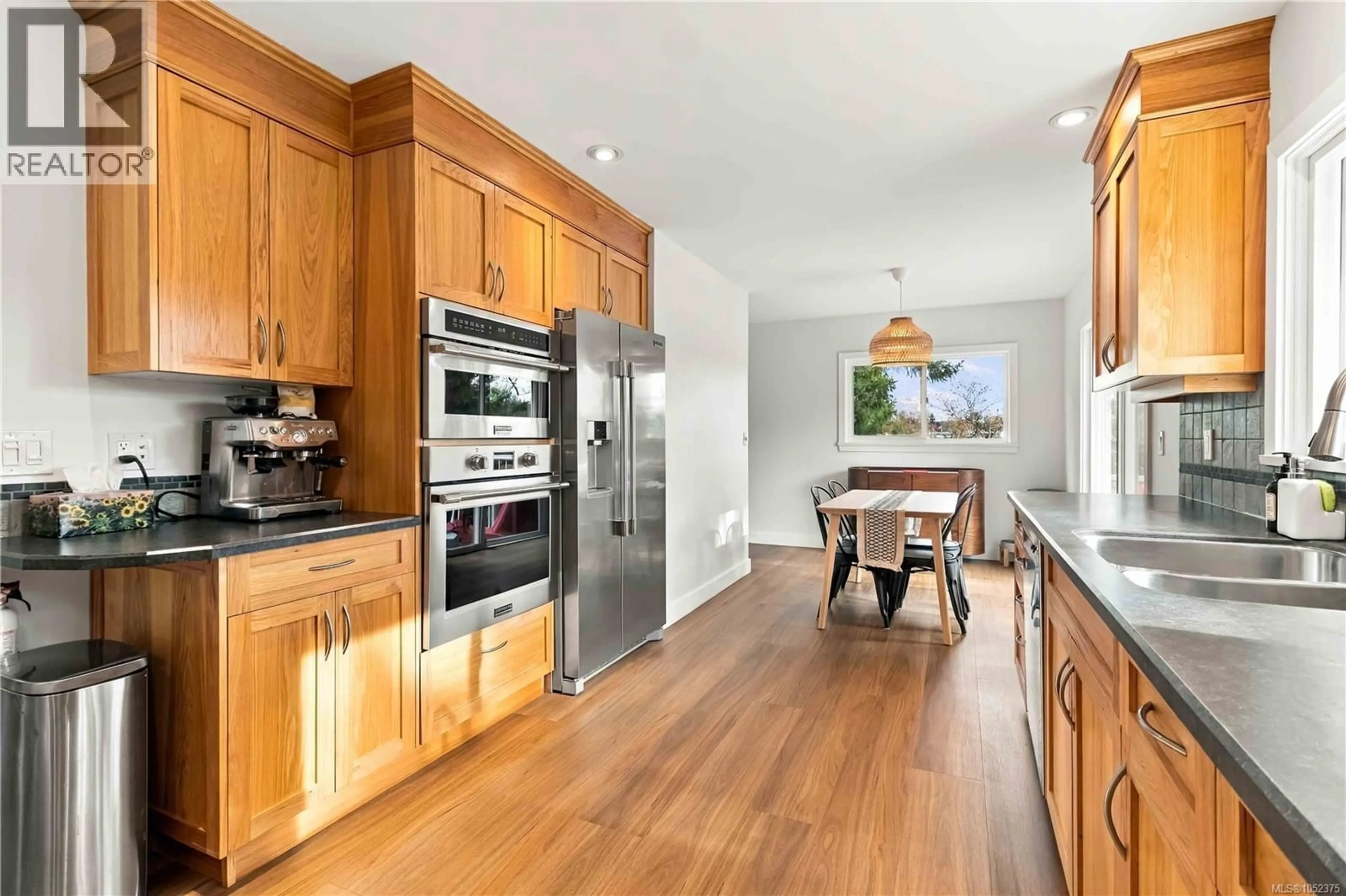 Open concept kitchen, unknown for 1025 GREENRIDGE CRESCENT, Saanich British Columbia V8X3B8