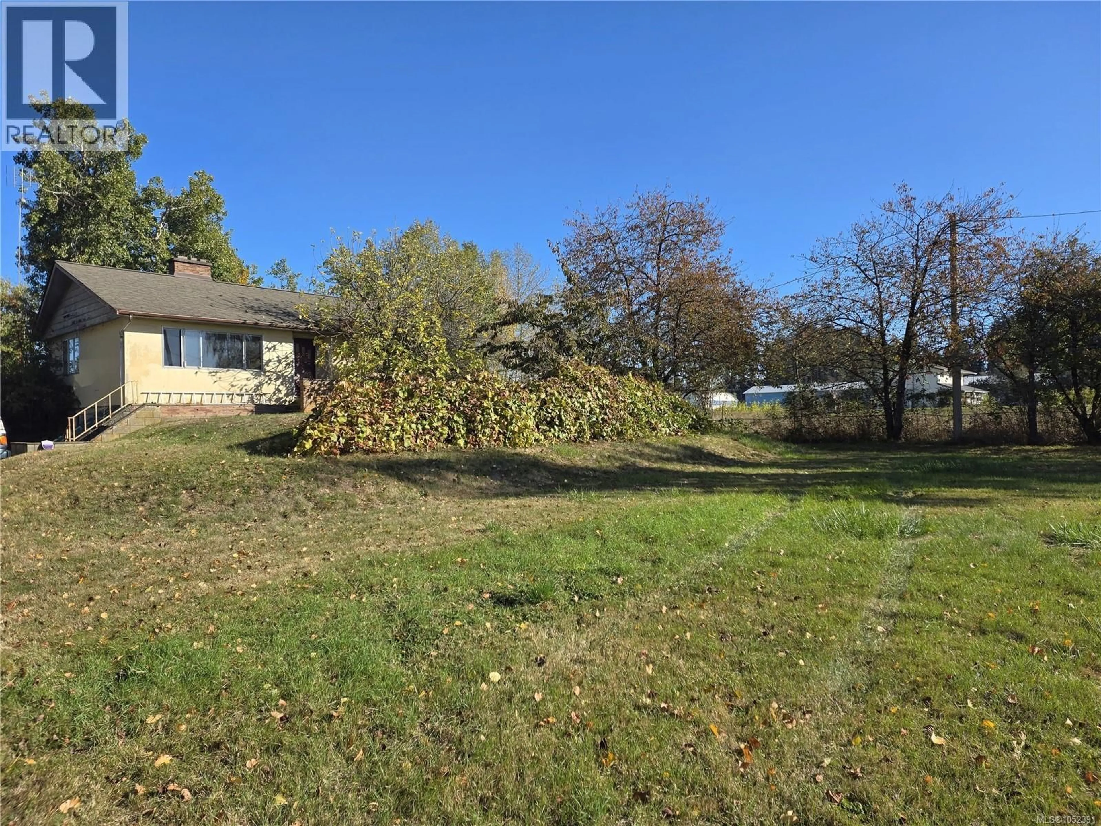 A pic from outside/outdoor area/front of a property/back of a property/a pic from drone, unknown for 2766 ISLAND VIEW ROAD, Central Saanich British Columbia V0S1M0