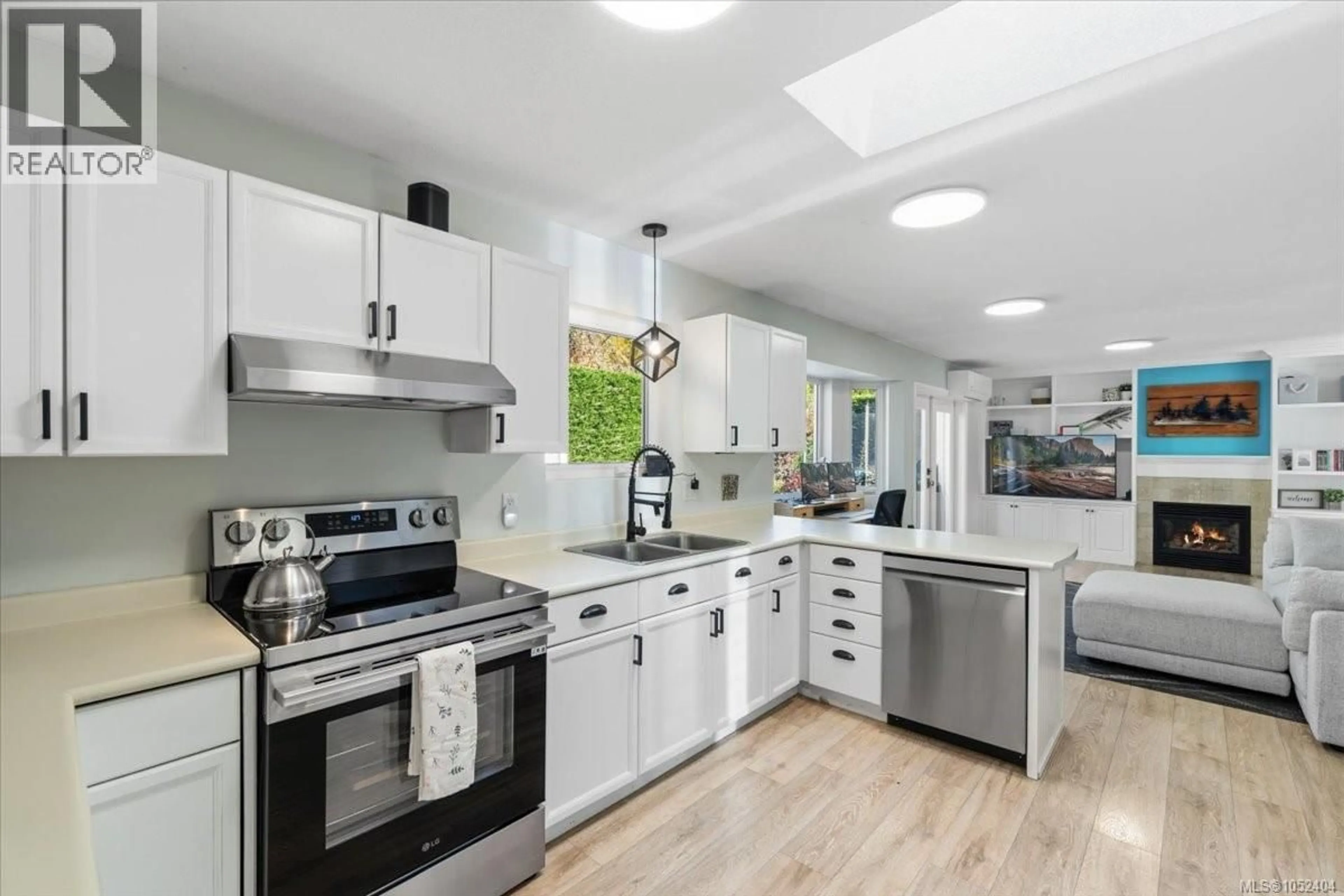 Open concept kitchen, ceramic/tile floor for 781 SANDERSON ROAD, Parksville British Columbia V9P1A8