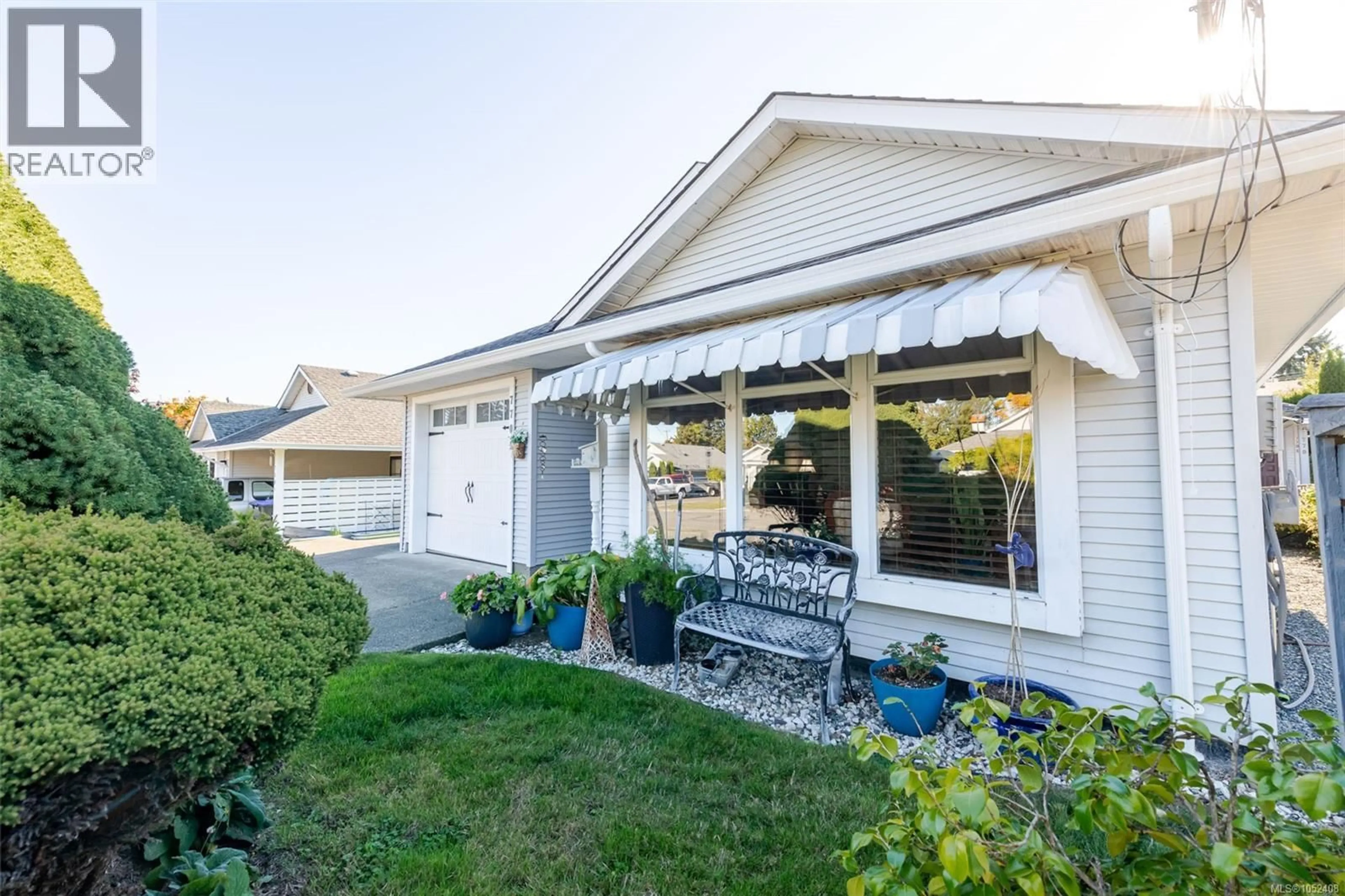 Home with vinyl exterior material, street for A - 770 PARK PLACE, Courtenay British Columbia V9N8K6