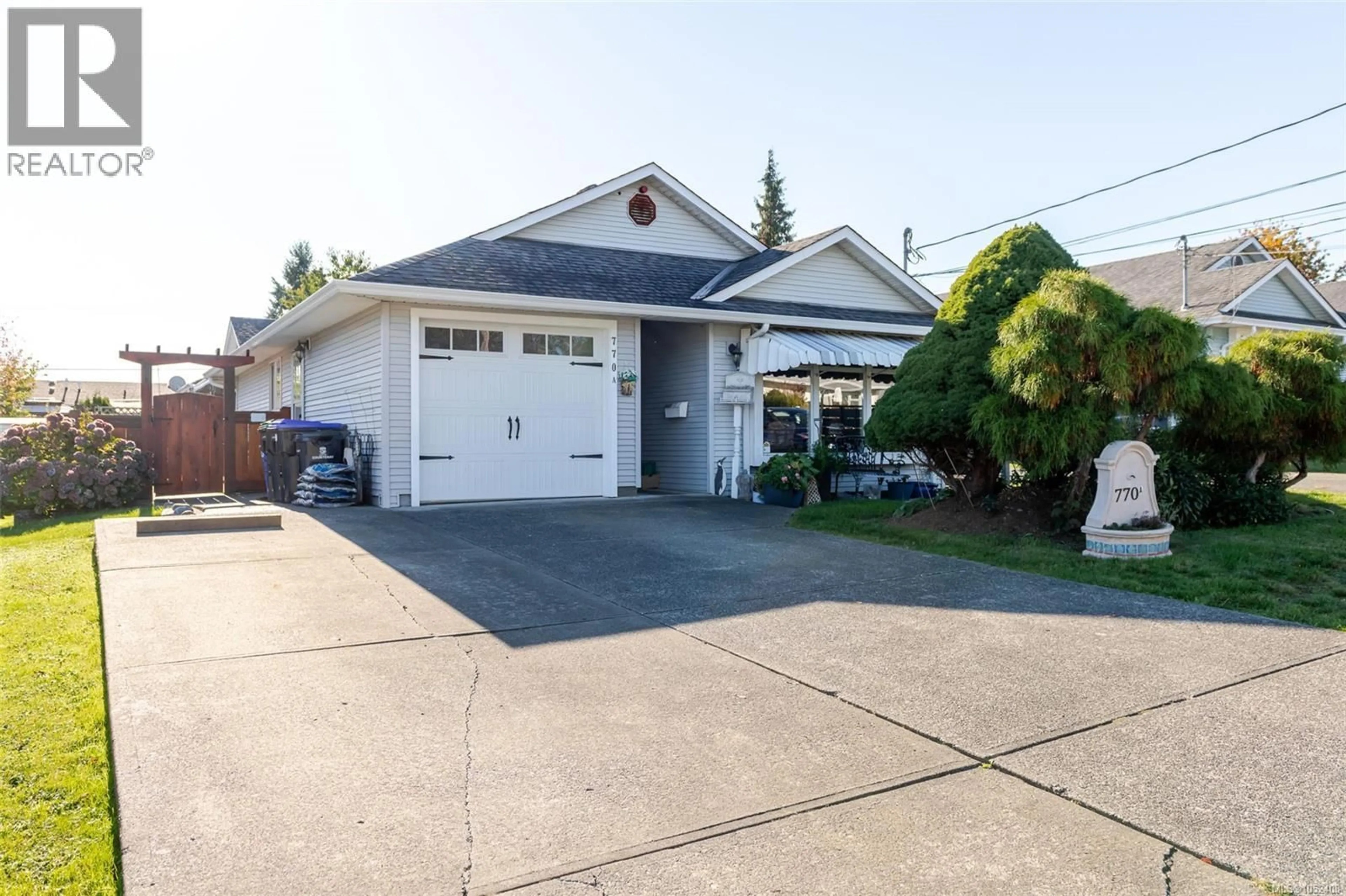 Home with vinyl exterior material, street for A - 770 PARK PLACE, Courtenay British Columbia V9N8K6