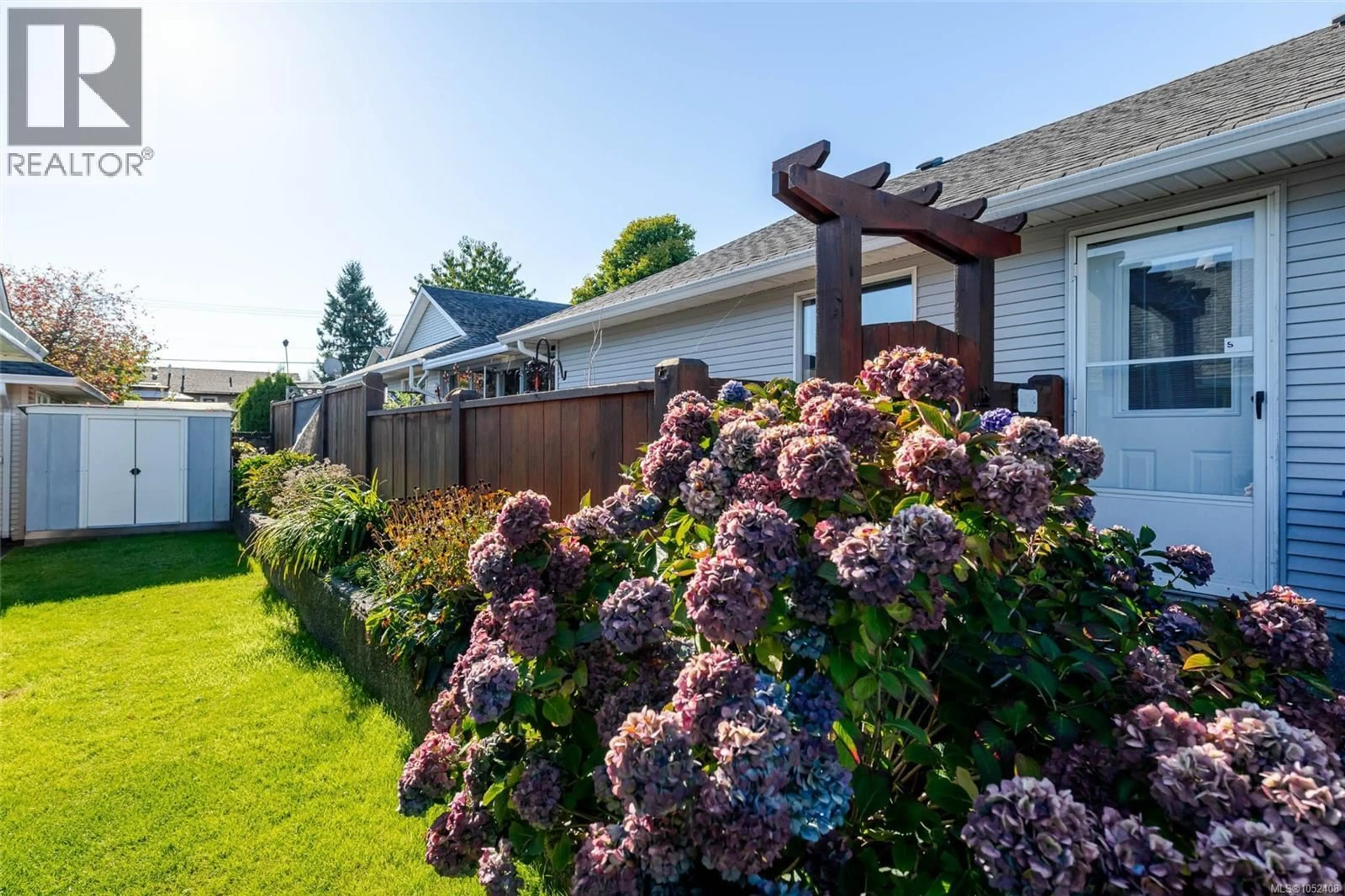 Patio, street for A - 770 PARK PLACE, Courtenay British Columbia V9N8K6