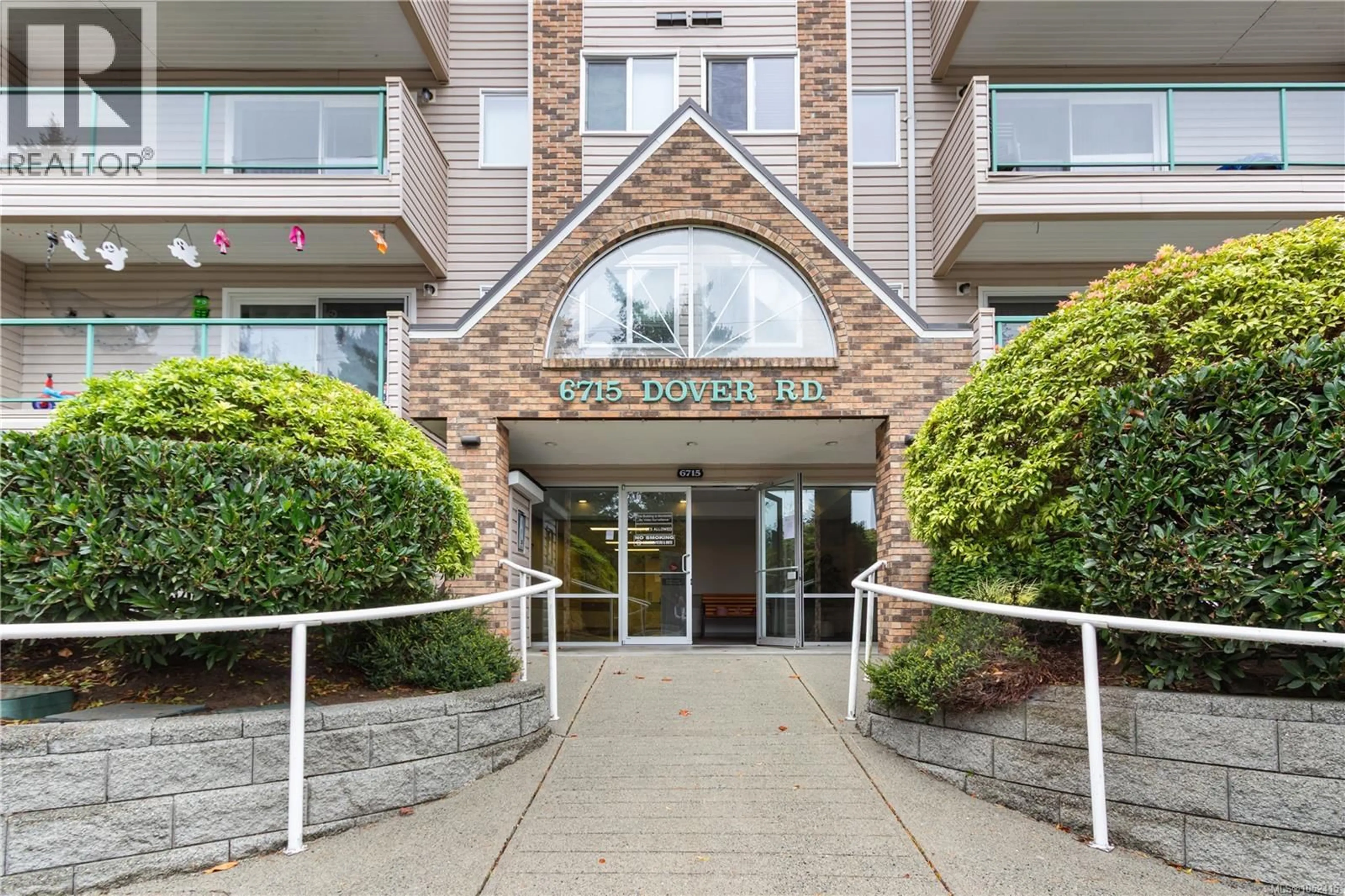 Indoor foyer for 311 - 6715 DOVER ROAD, Nanaimo British Columbia V9V1L8