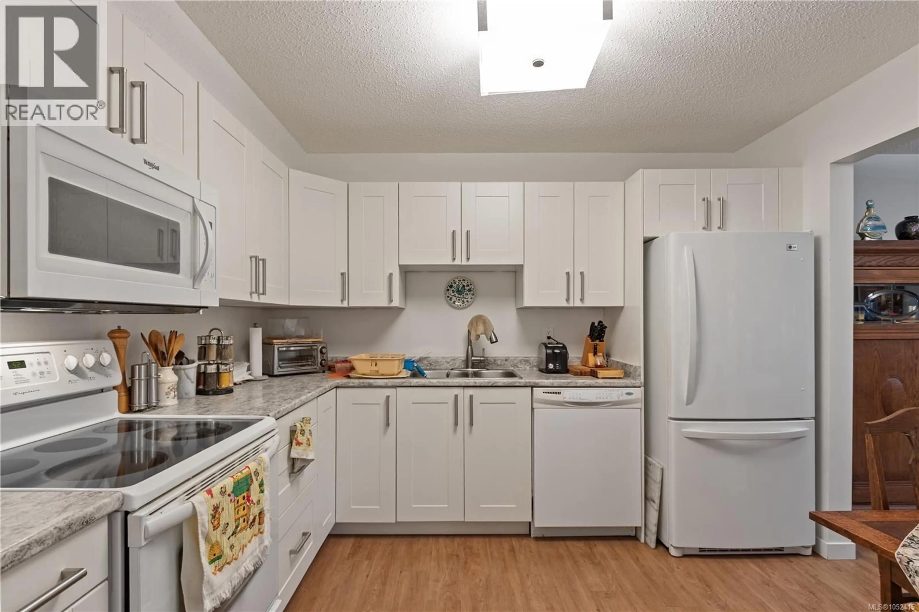 Standard kitchen, unknown for 311 - 6715 DOVER ROAD, Nanaimo British Columbia V9V1L8