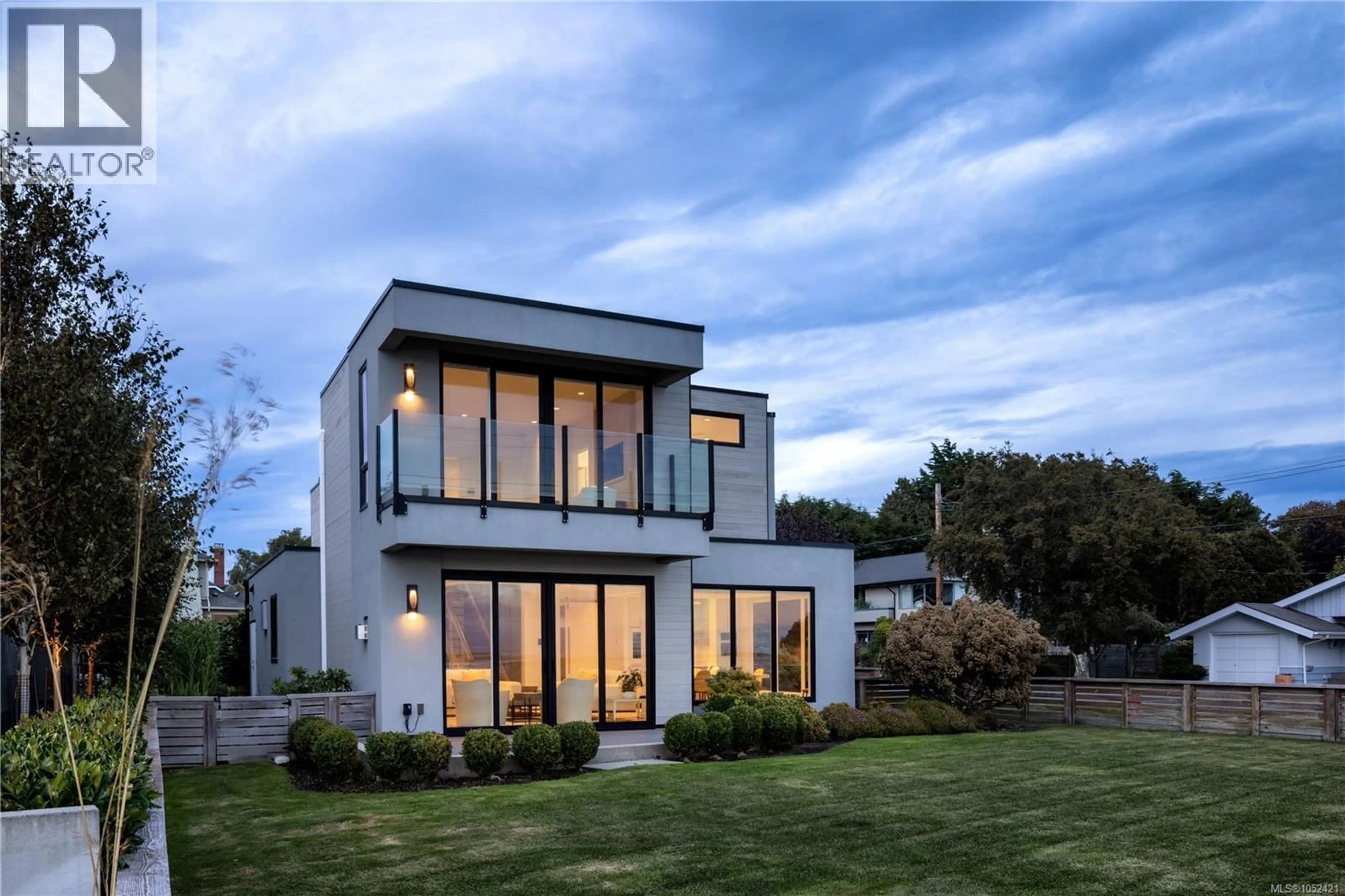 Home with vinyl exterior material, building for 430 ST. PATRICK STREET, Oak Bay British Columbia V8S4X3