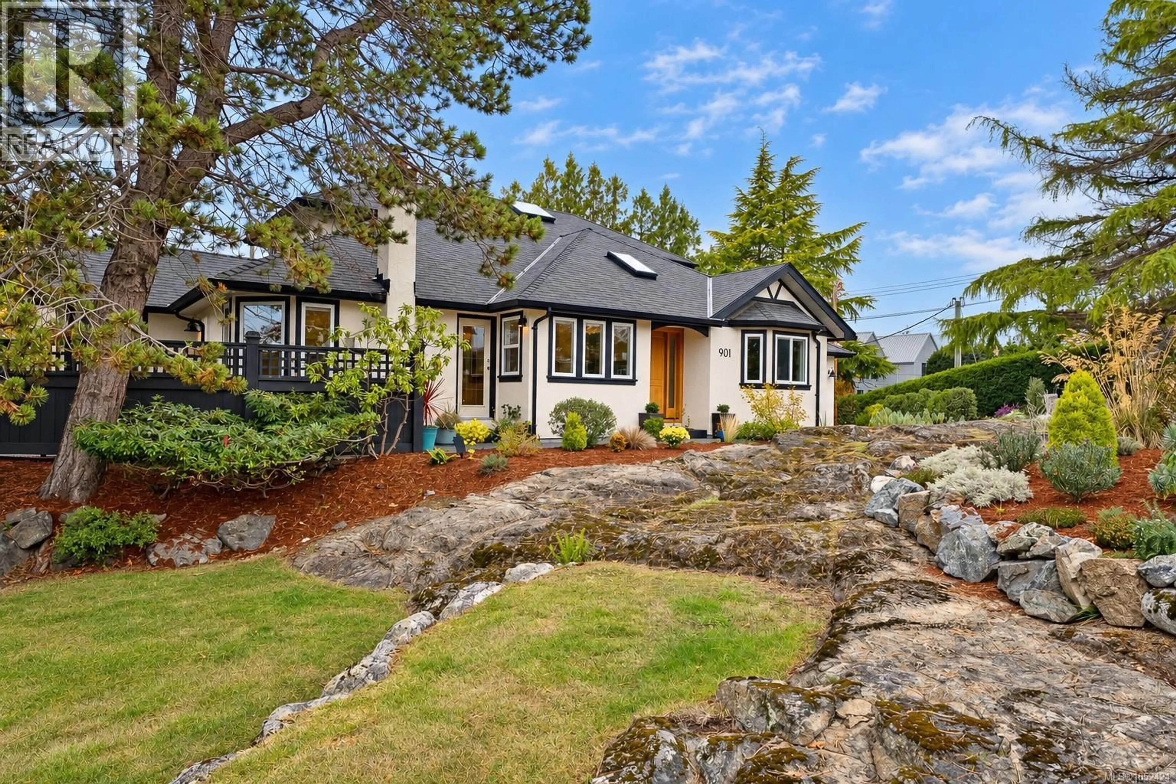 Home with brick exterior material, water/lake/river/ocean view for 901 FOUL BAY ROAD, Victoria British Columbia V8S4H9