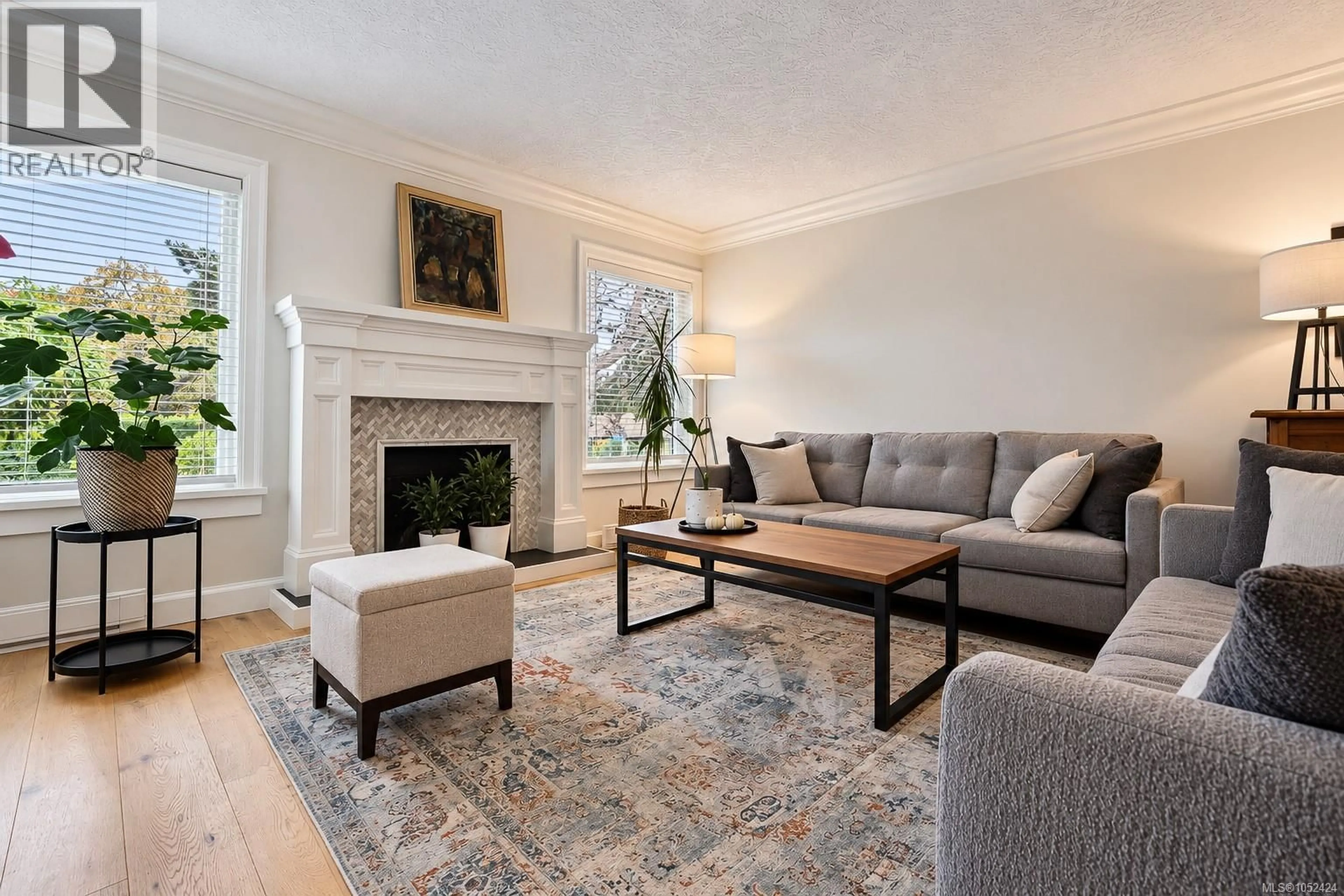 Living room with furniture, unknown for 901 FOUL BAY ROAD, Victoria British Columbia V8S4H9