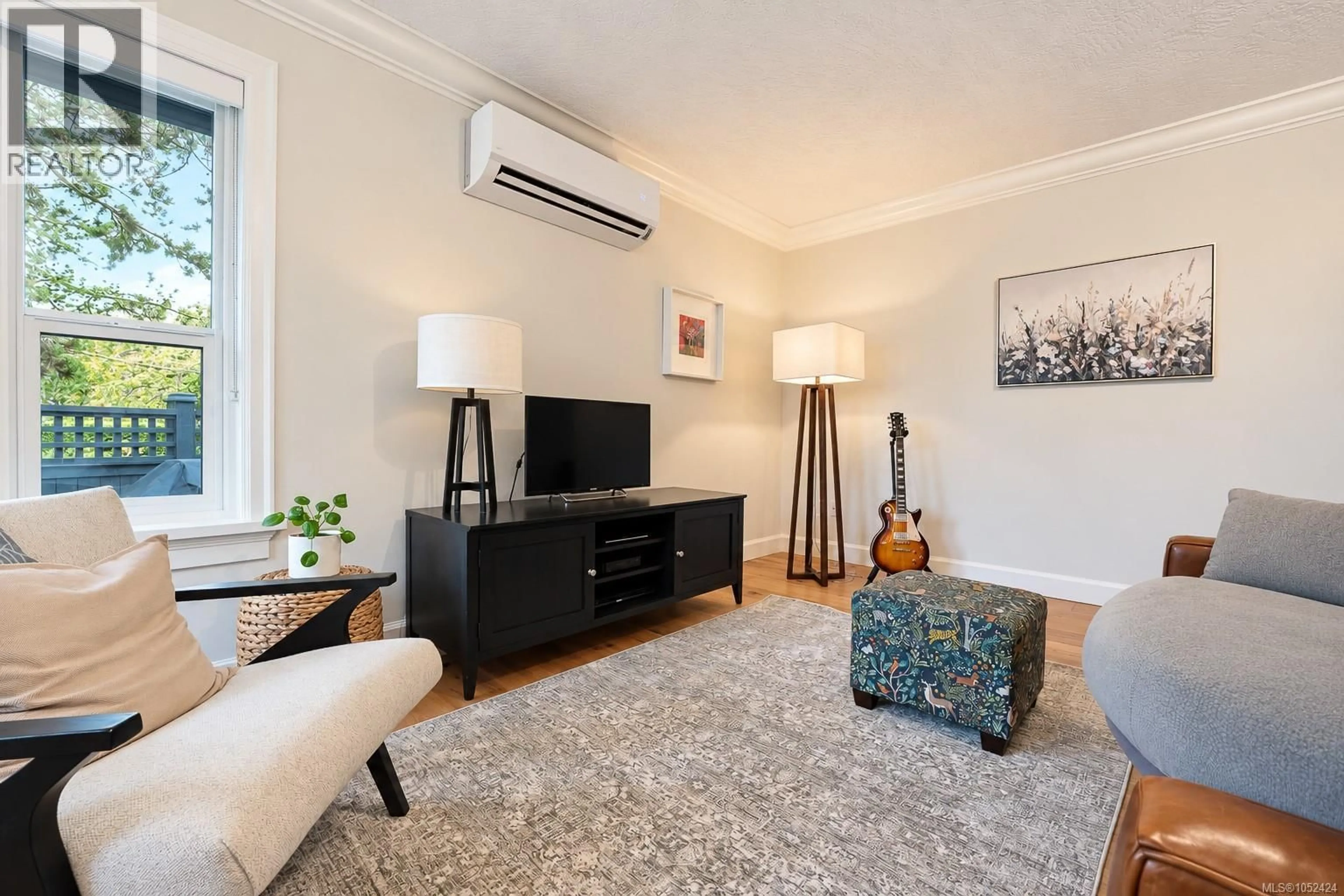 Living room with furniture, unknown for 901 FOUL BAY ROAD, Victoria British Columbia V8S4H9