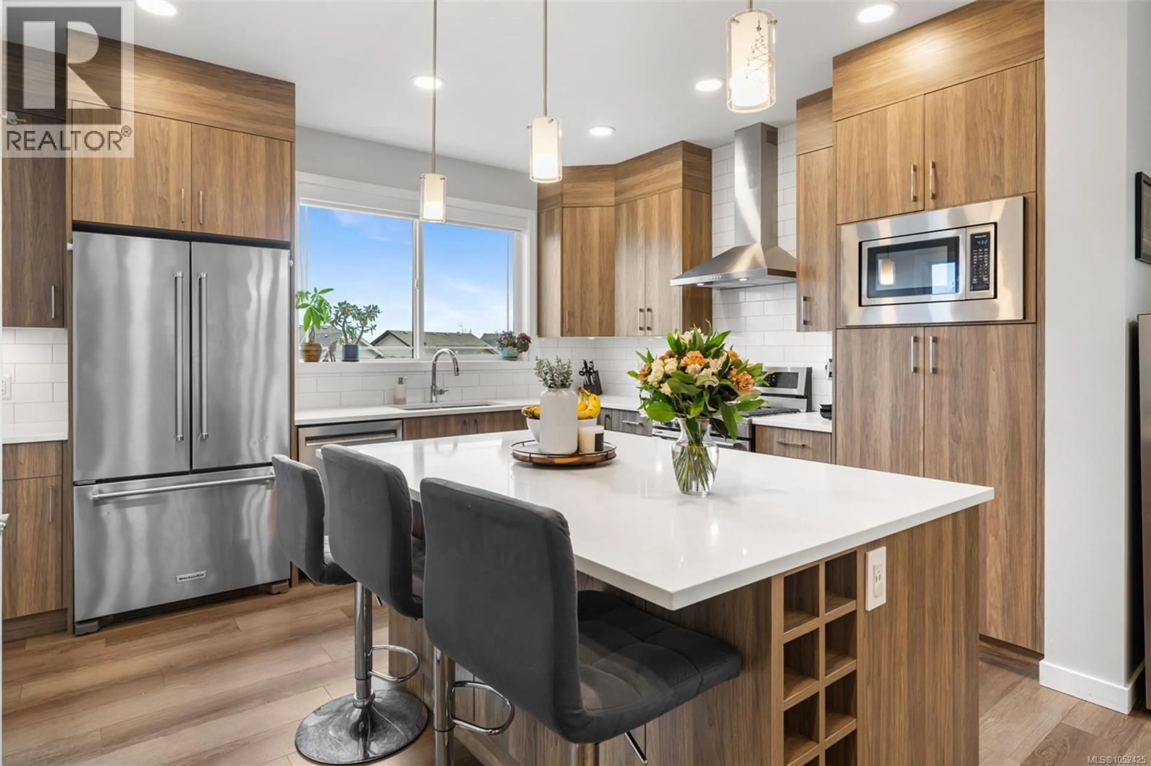 Contemporary kitchen, unknown for 164 CASPIAN DRIVE, Colwood British Columbia V9C0R6