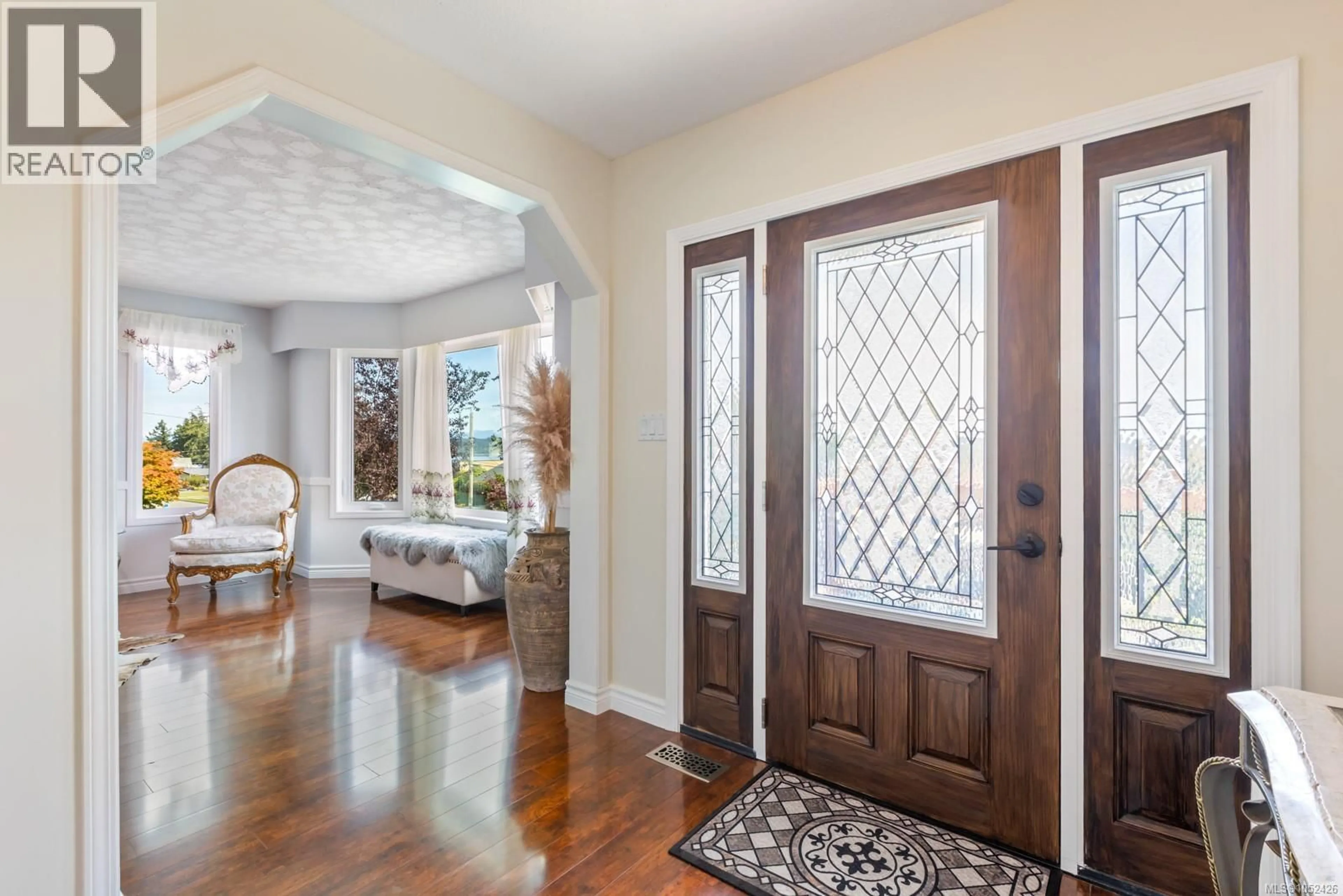 Indoor entryway for 392 CARNEGIE STREET, Campbell River British Columbia V9W2J5