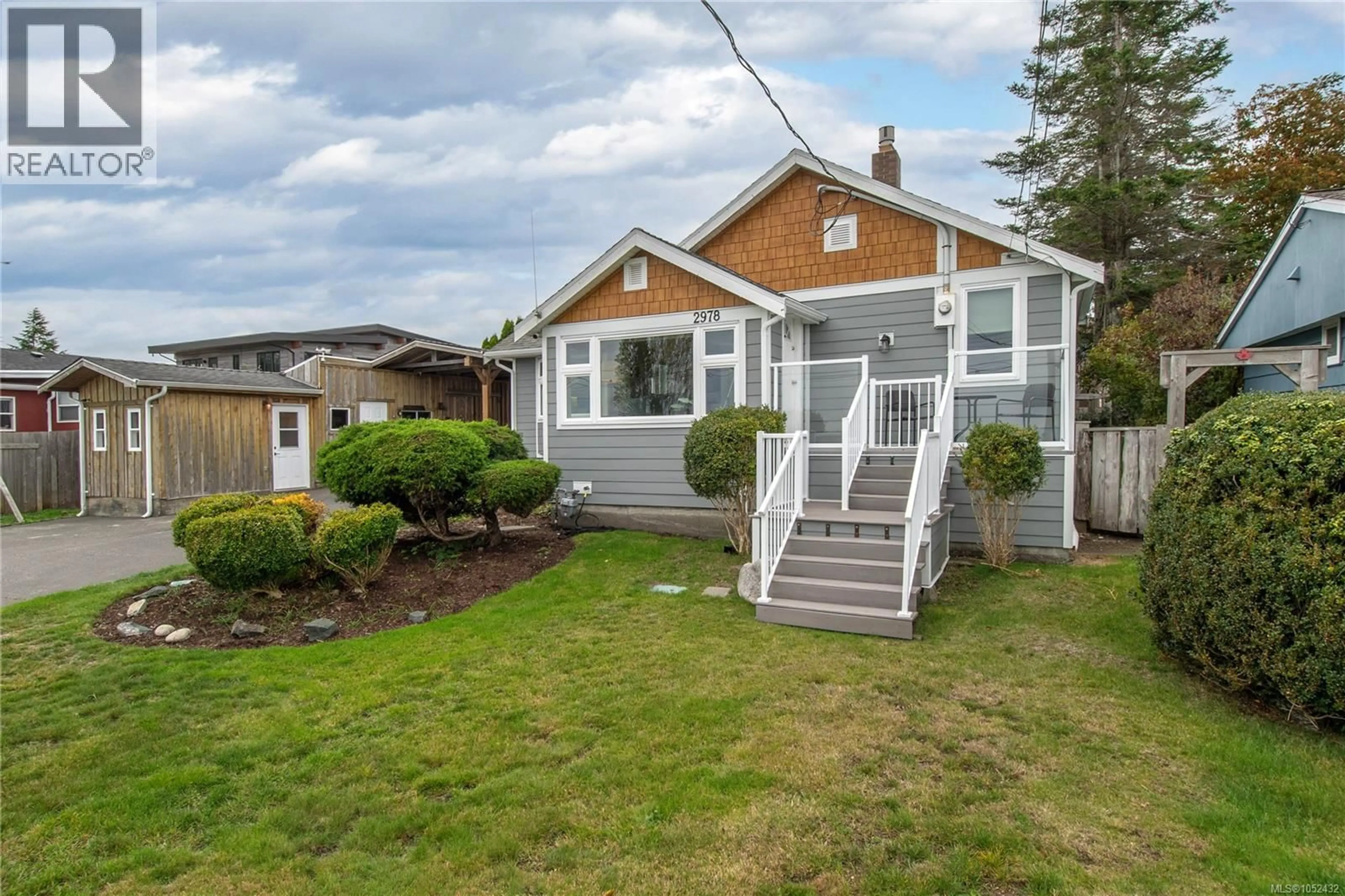 Home with vinyl exterior material, street for 2978 SOUTH ISLAND HIGHWAY, Campbell River British Columbia V9W1C8