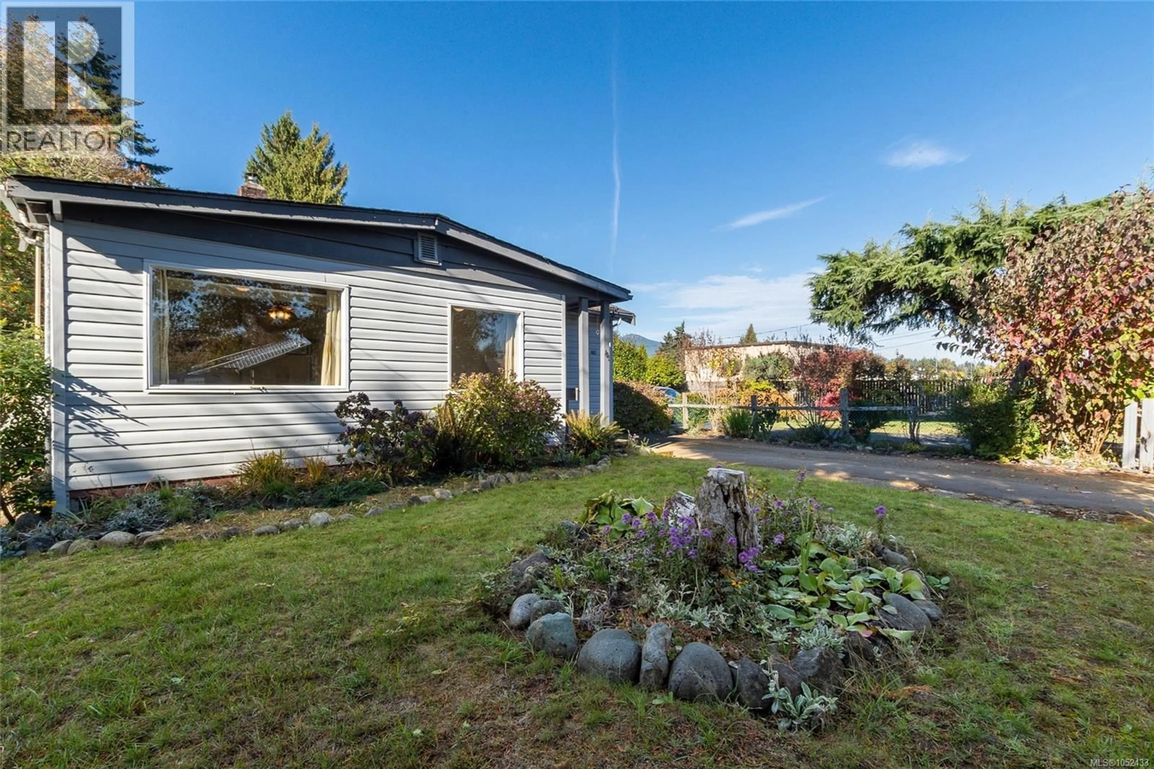 A pic from outside/outdoor area/front of a property/back of a property/a pic from drone, street for 483 BEECH AVENUE, Duncan British Columbia V9L3J8