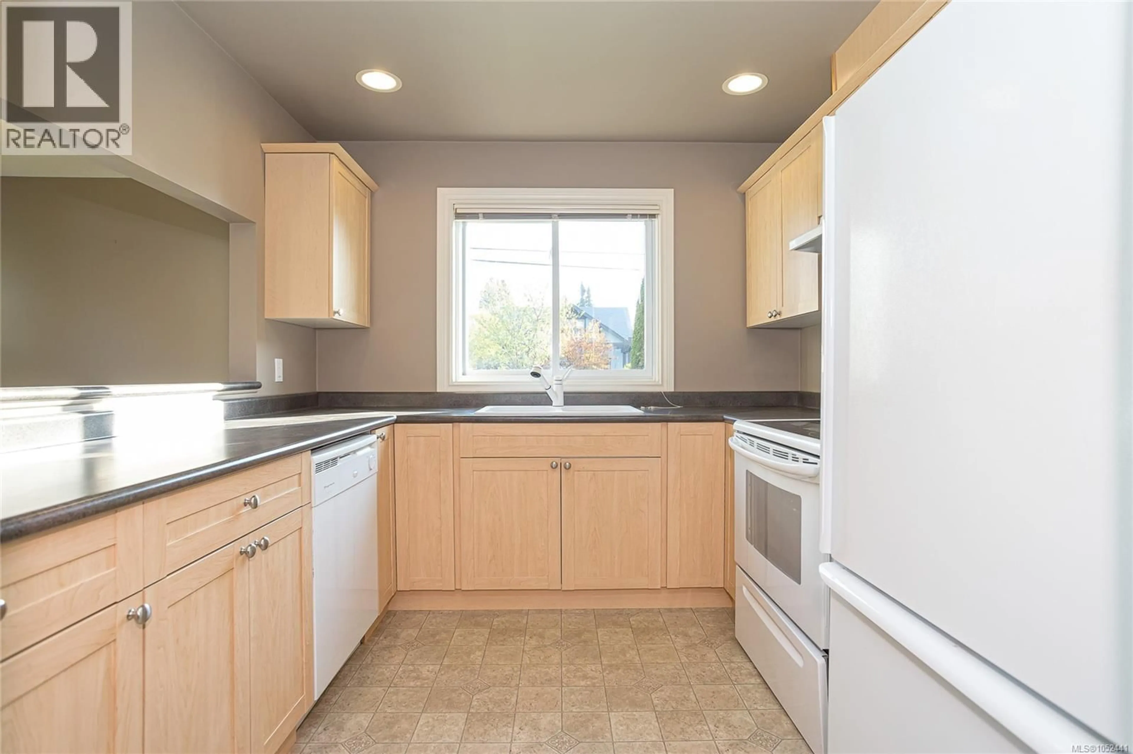 Standard kitchen, unknown for 102 - 650 DOBSON ROAD, Duncan British Columbia V9L2L7