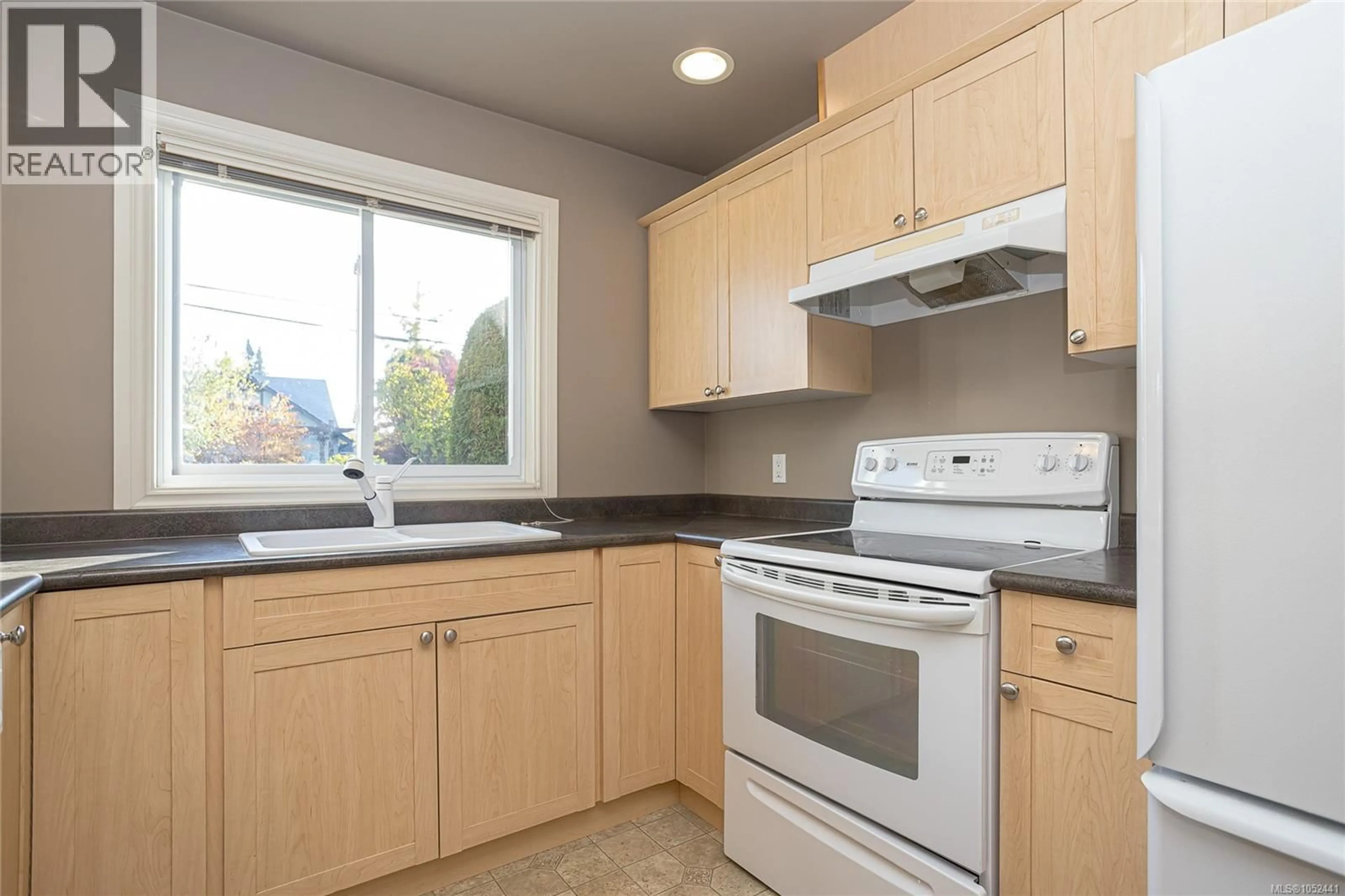 Standard kitchen, unknown for 102 - 650 DOBSON ROAD, Duncan British Columbia V9L2L7