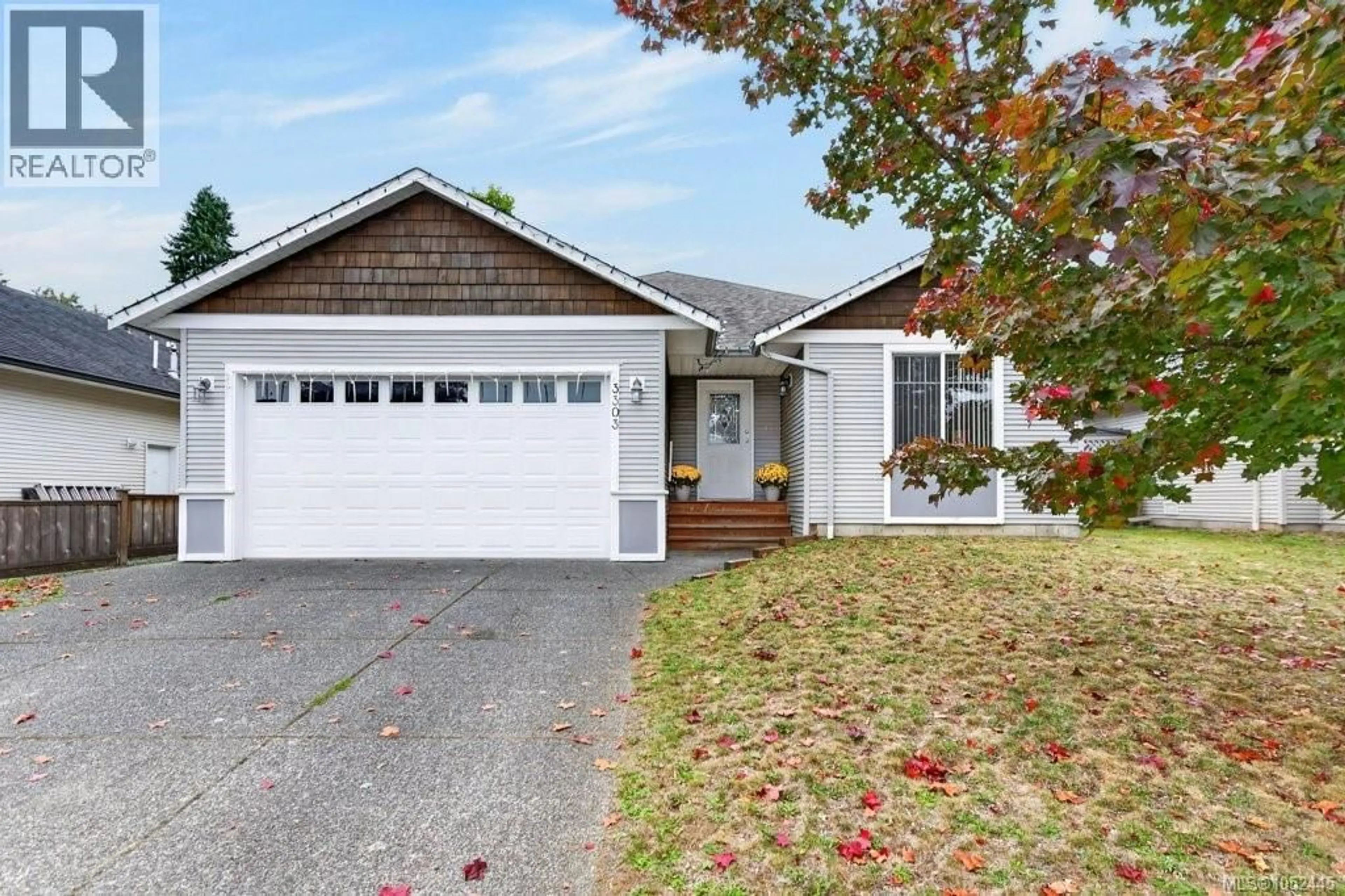 Home with vinyl exterior material, street for 3303 EIGHTH STREET, Cumberland British Columbia V0R1S0