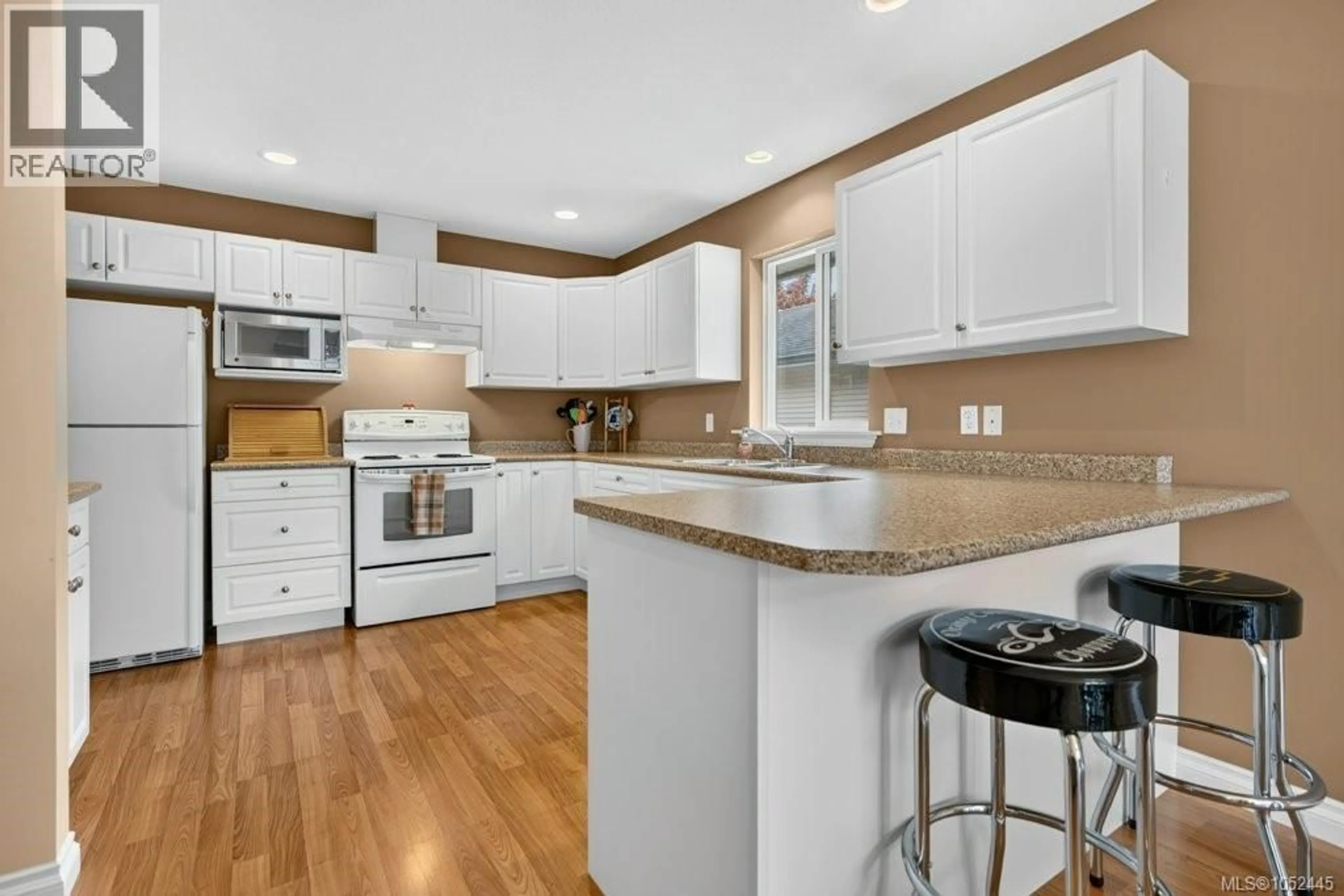 Open concept kitchen, unknown for 3303 EIGHTH STREET, Cumberland British Columbia V0R1S0