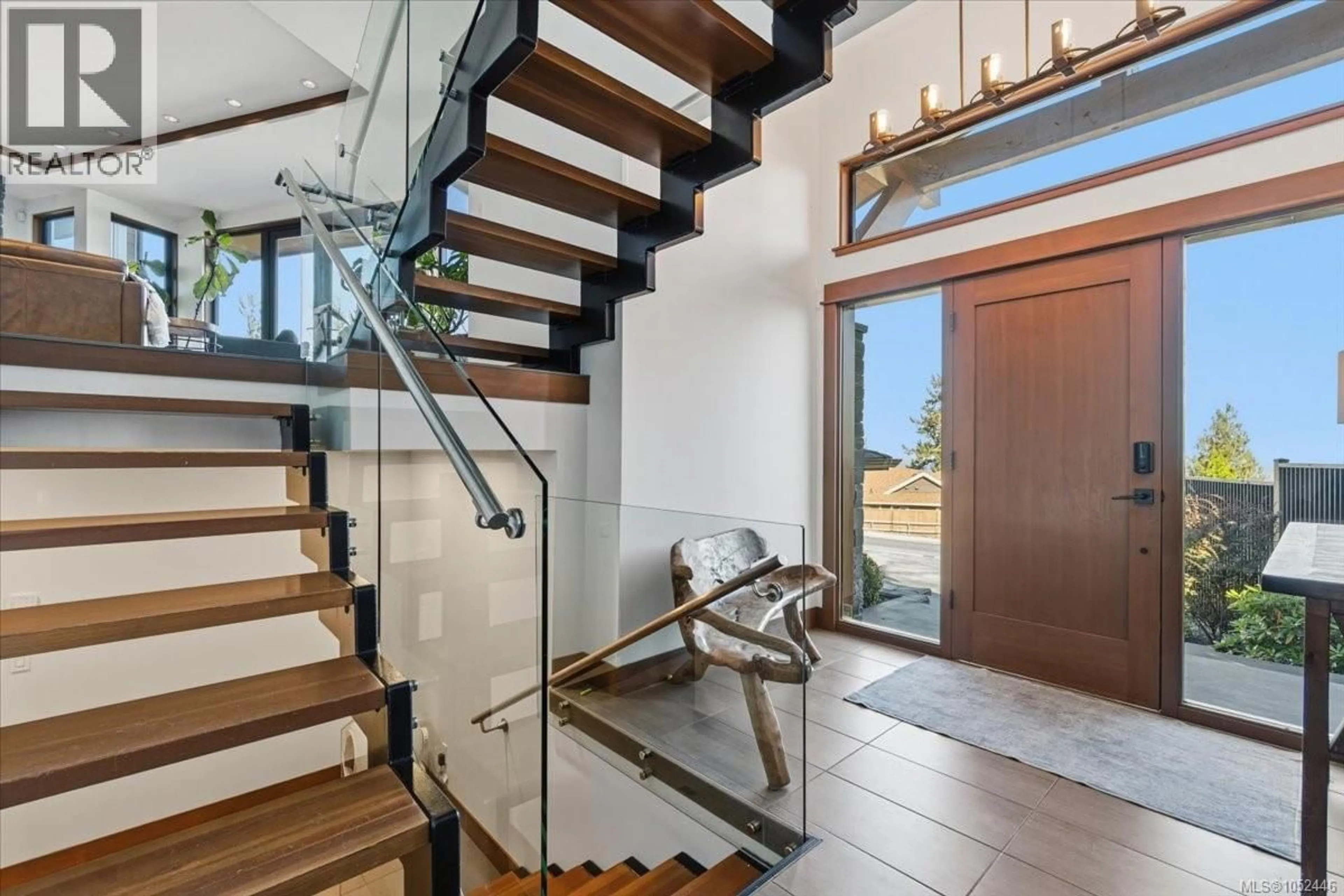 Indoor entryway for 5249 DEWAR ROAD, Nanaimo British Columbia V9T6T3