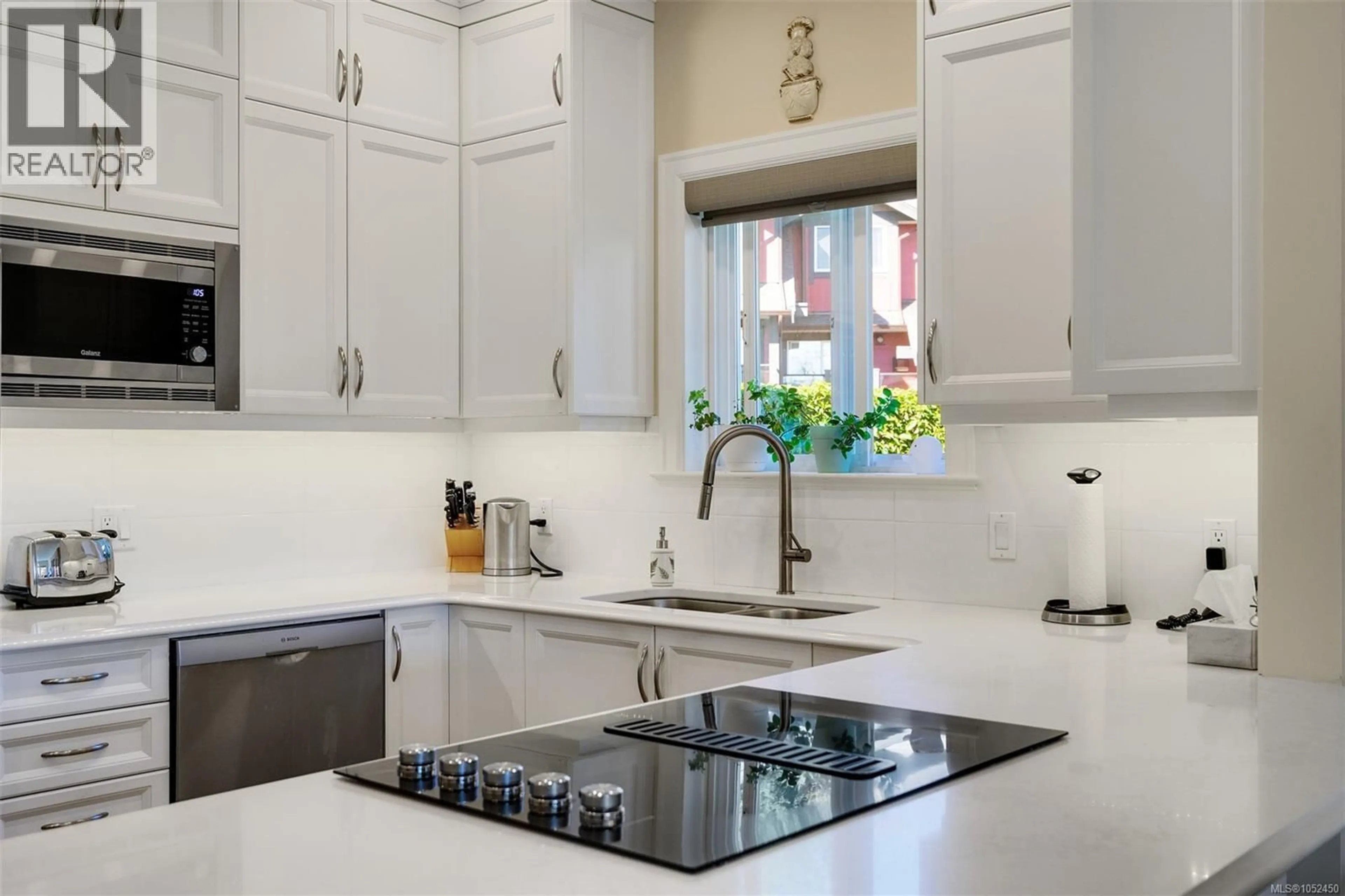 Contemporary kitchen, ceramic/tile floor for 41 - 486 ROYAL BAY DRIVE, Colwood British Columbia V9C4L7