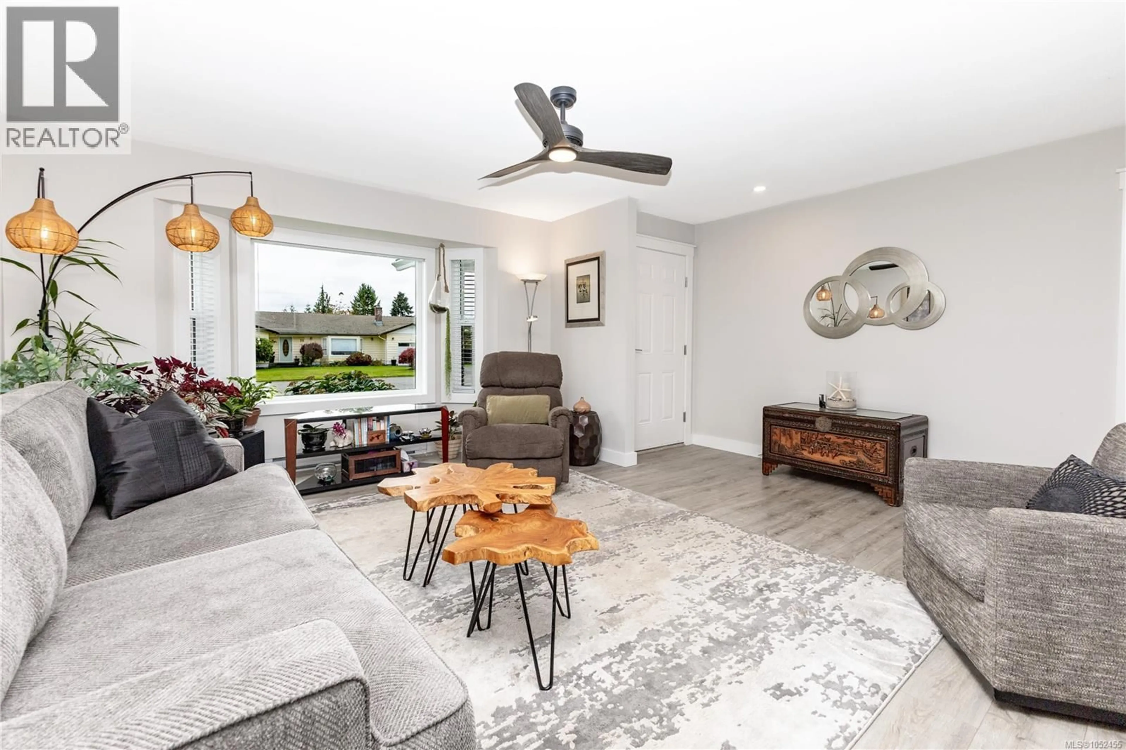 Living room with furniture, unknown for 32 OREGON ROAD, Campbell River British Columbia V9W5T1