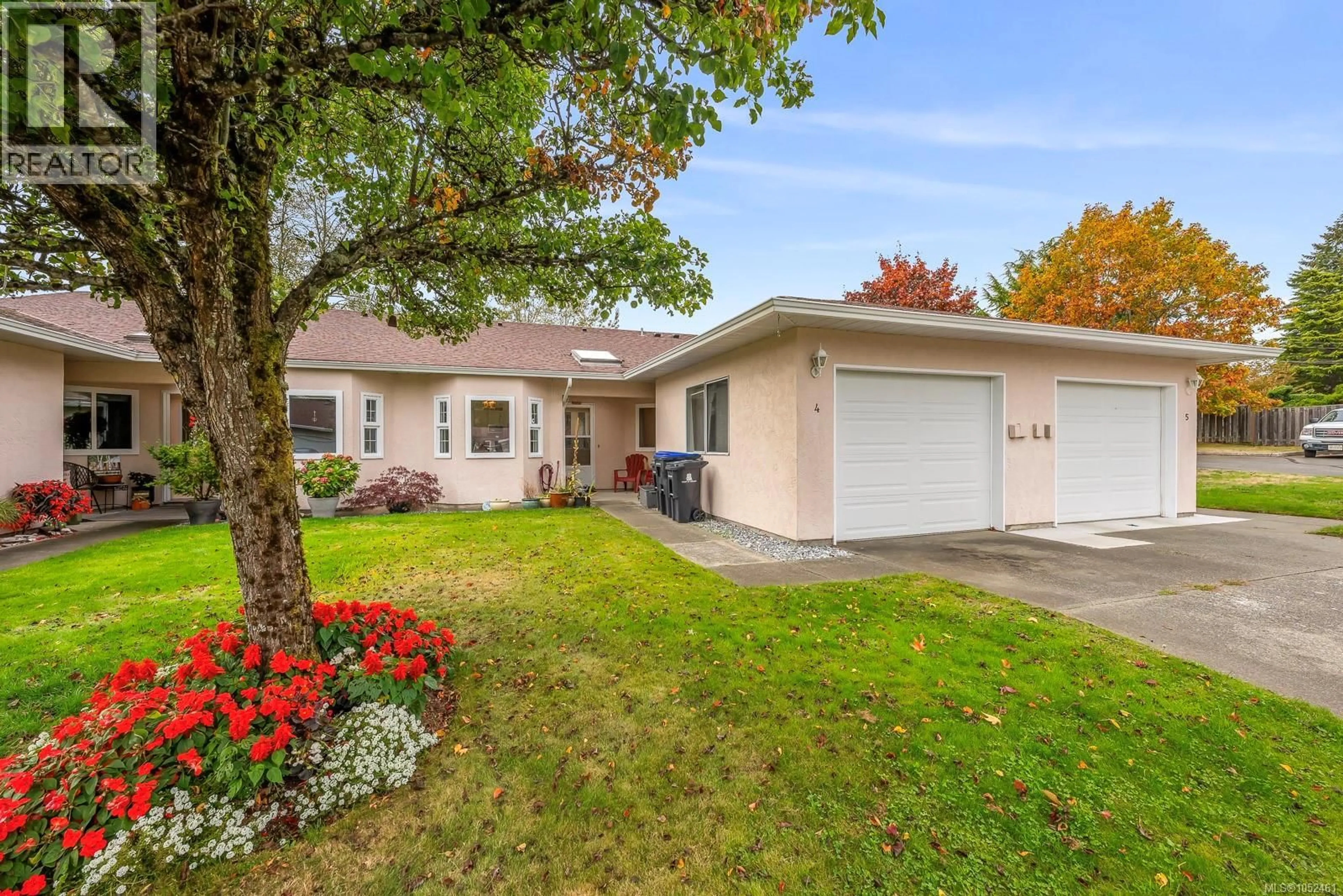 Home with vinyl exterior material, street for 4 - 2030 ROBB AVENUE, Comox British Columbia V9M1M1