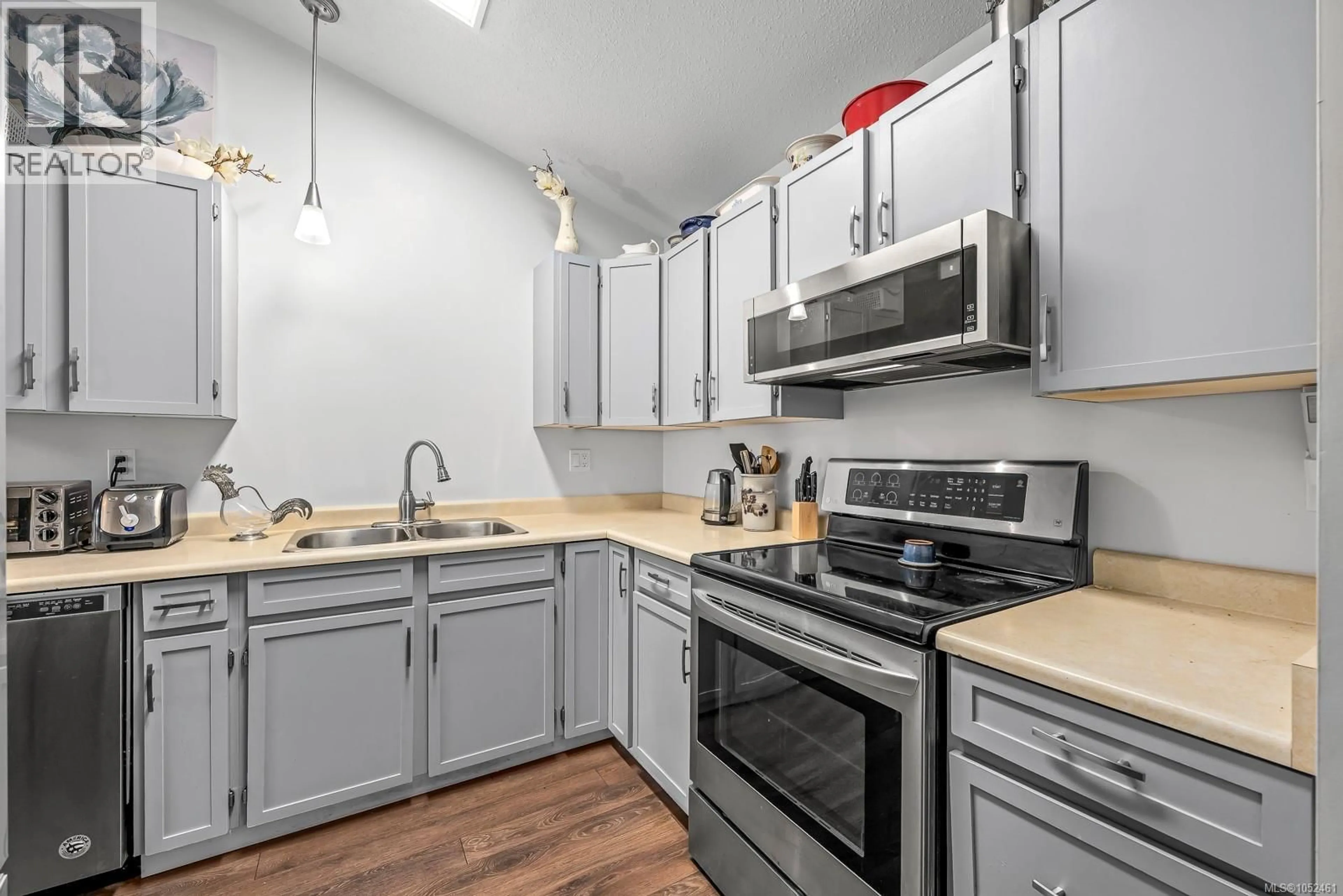 Standard kitchen, unknown for 4 - 2030 ROBB AVENUE, Comox British Columbia V9M1M1