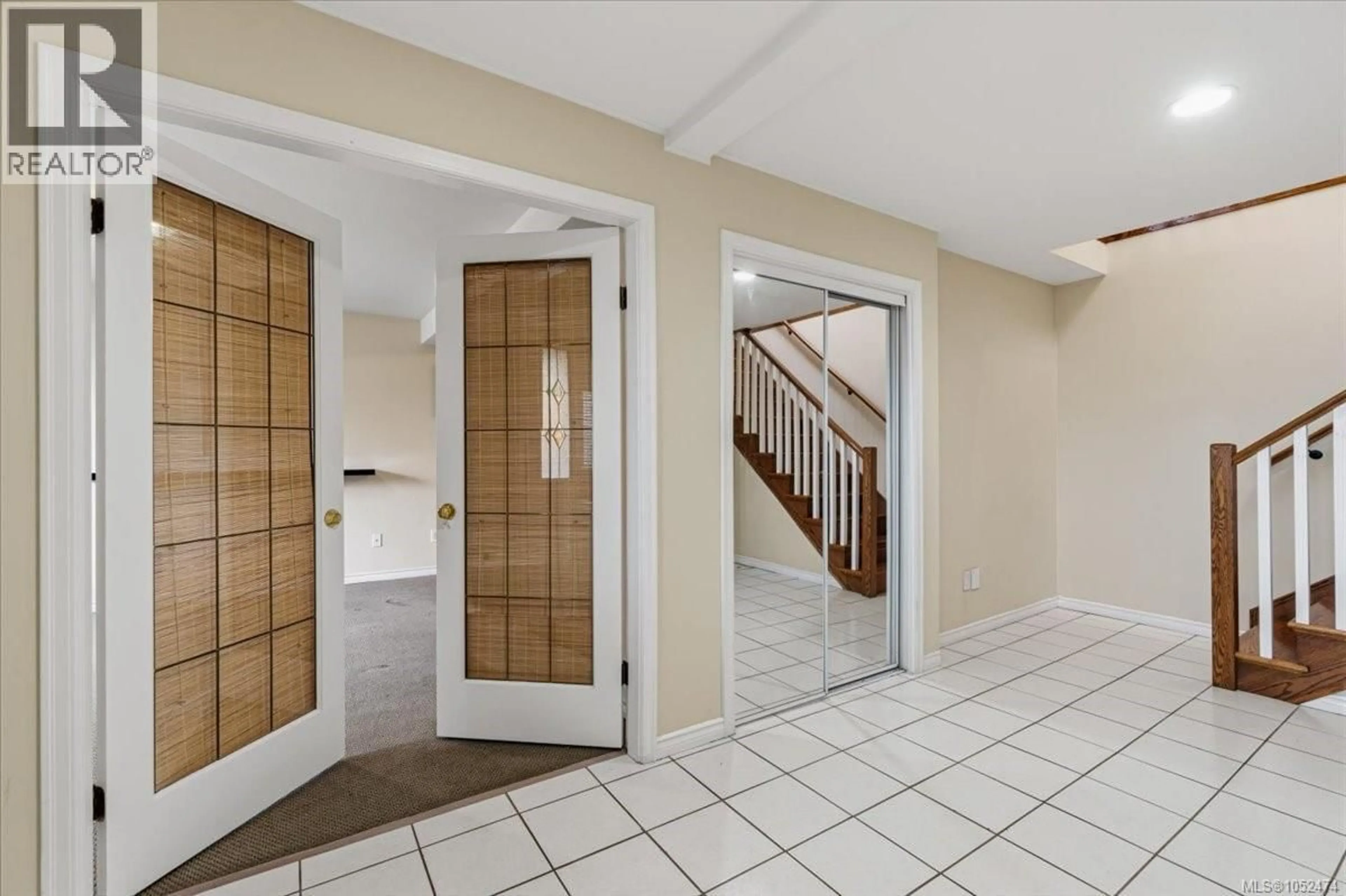 Indoor foyer for 6439 NIDRI PLACE, Nanaimo British Columbia V9V1N6