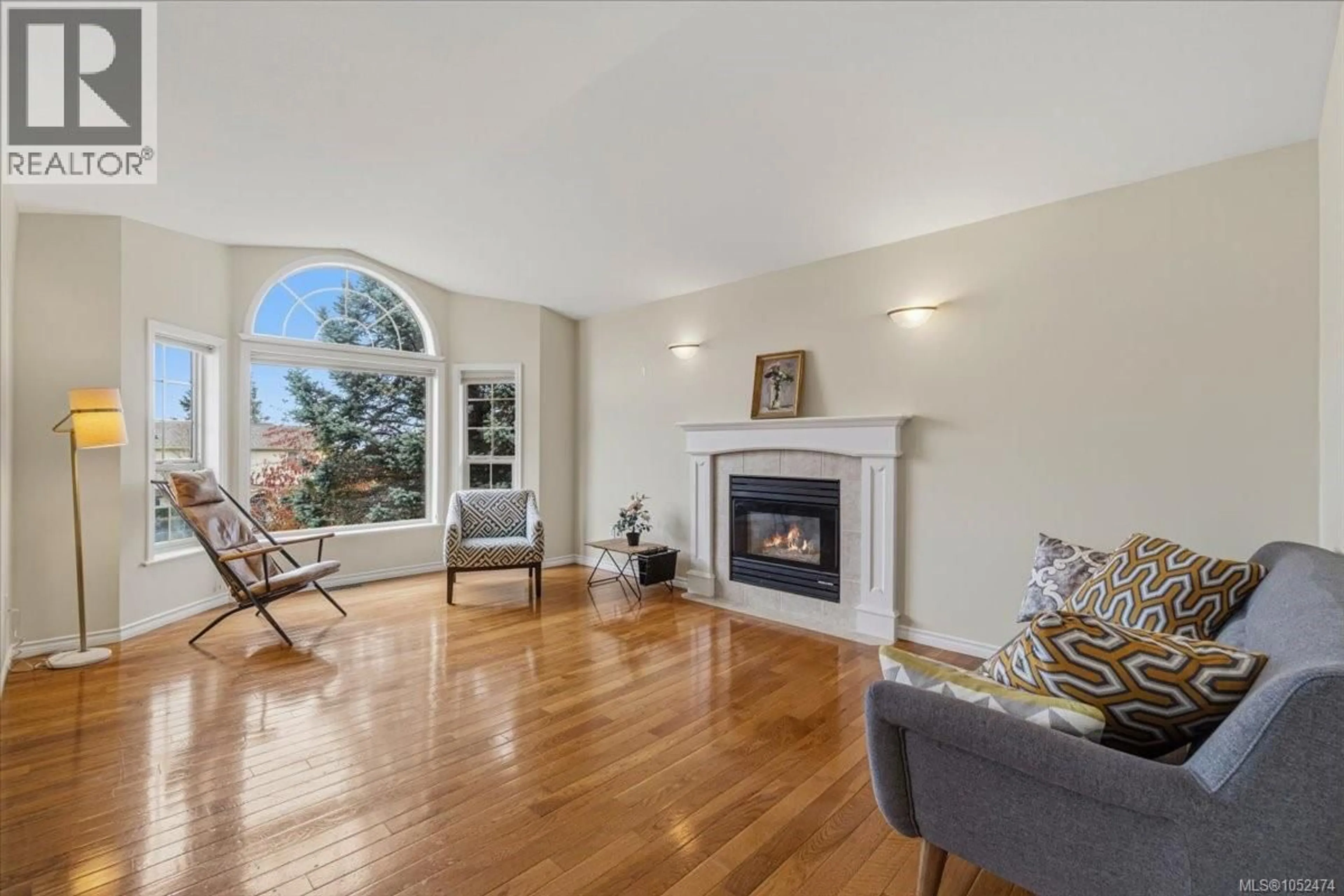 Living room with furniture, unknown for 6439 NIDRI PLACE, Nanaimo British Columbia V9V1N6