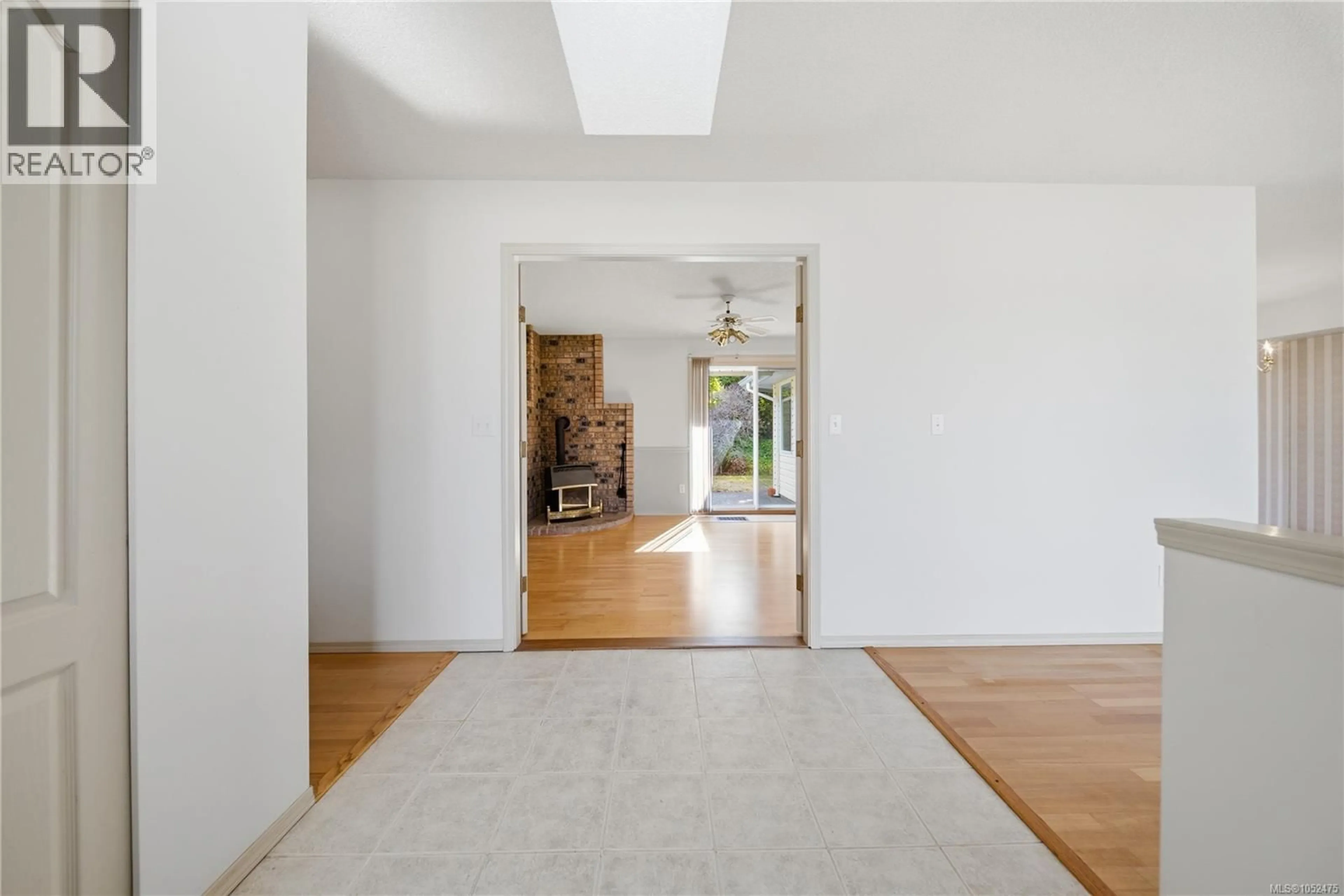 Indoor foyer for 5185 COACH HOUSE DRIVE, Nanaimo British Columbia V9V1H4