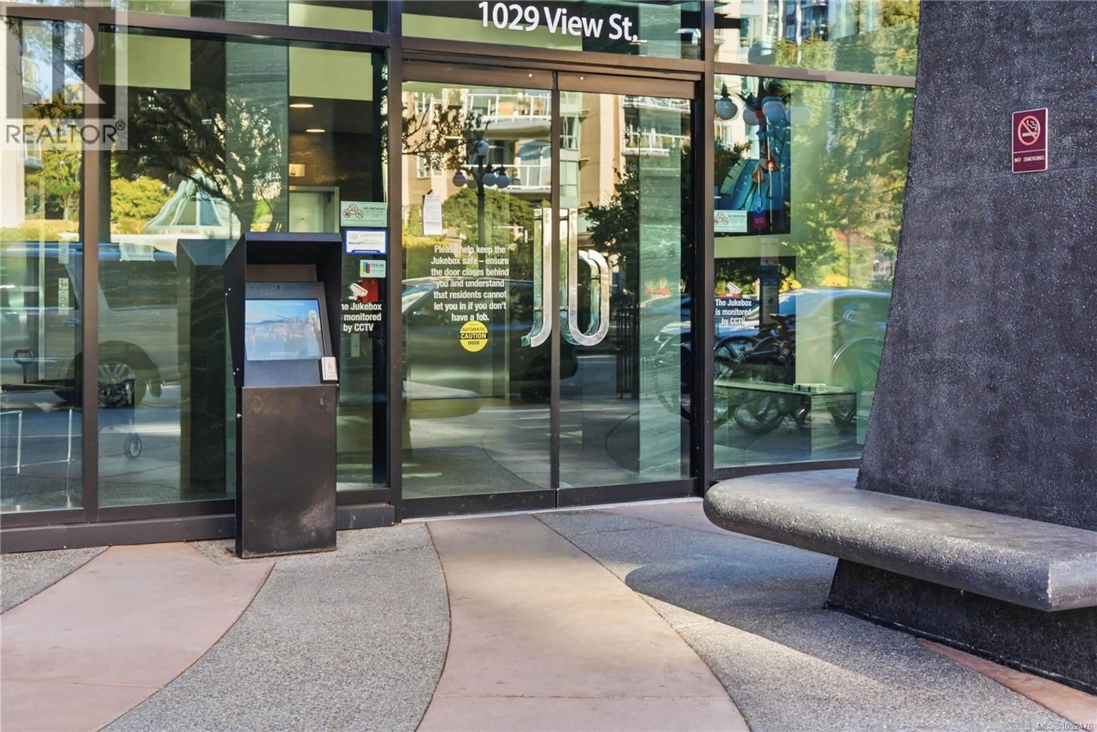 Indoor foyer for 415 - 1029 VIEW STREET, Victoria British Columbia V8V0C9