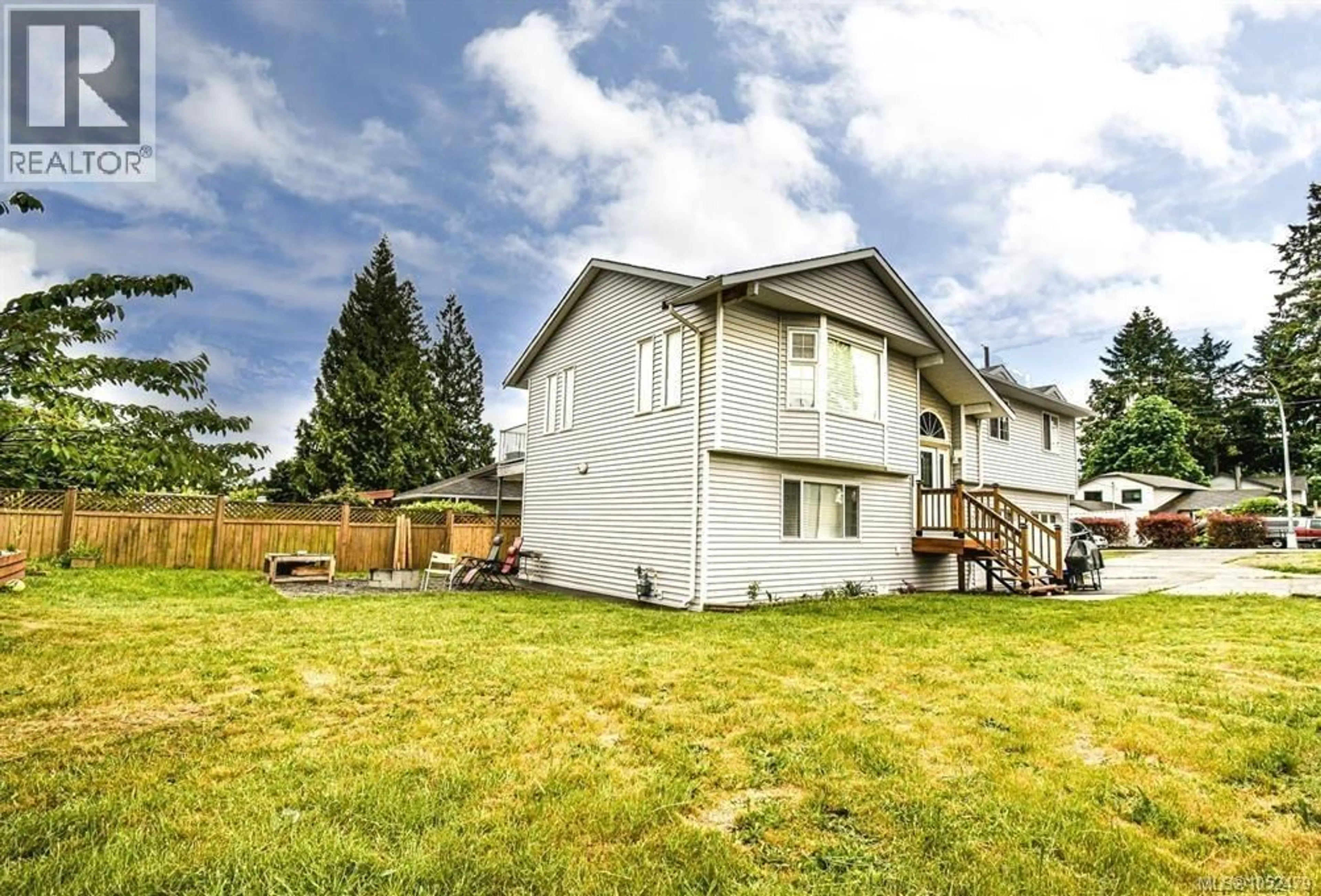 Home with vinyl exterior material, mountain view for 100 CHANTRELLS PLACE, Nanaimo British Columbia V9T5P4