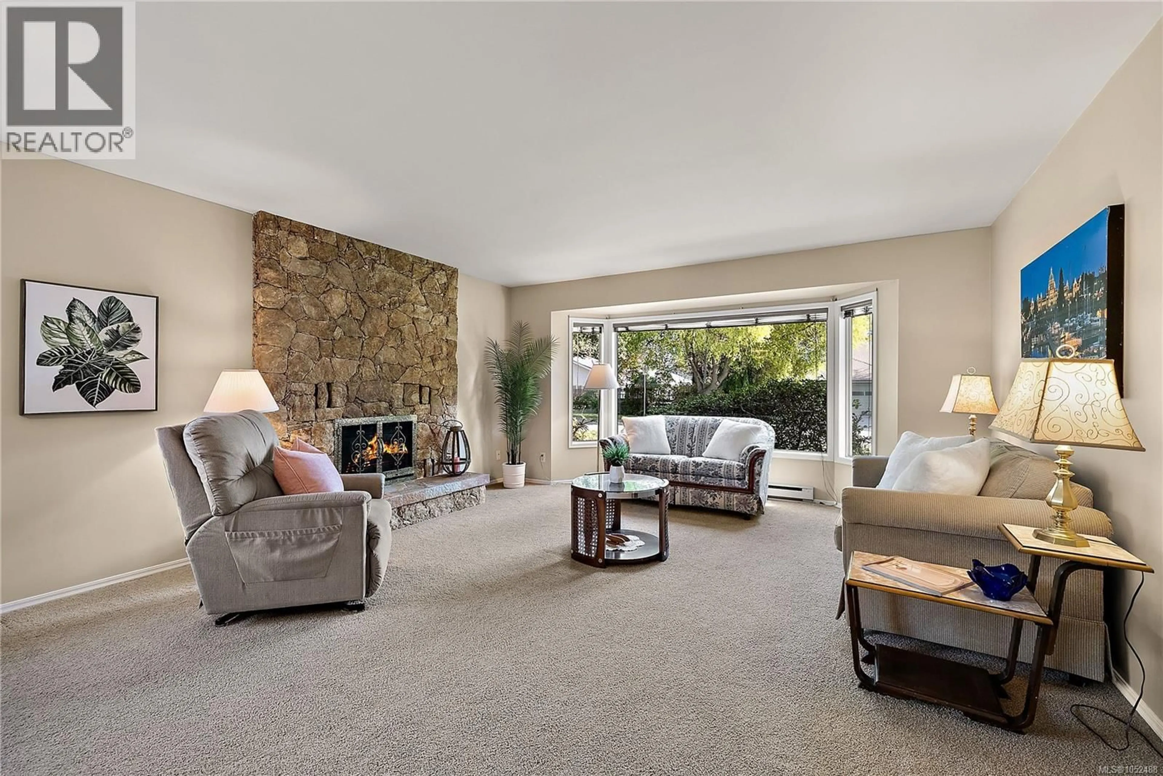 Living room with furniture, unknown for 3998 HOPESMORE DRIVE, Saanich British Columbia V8N6A3