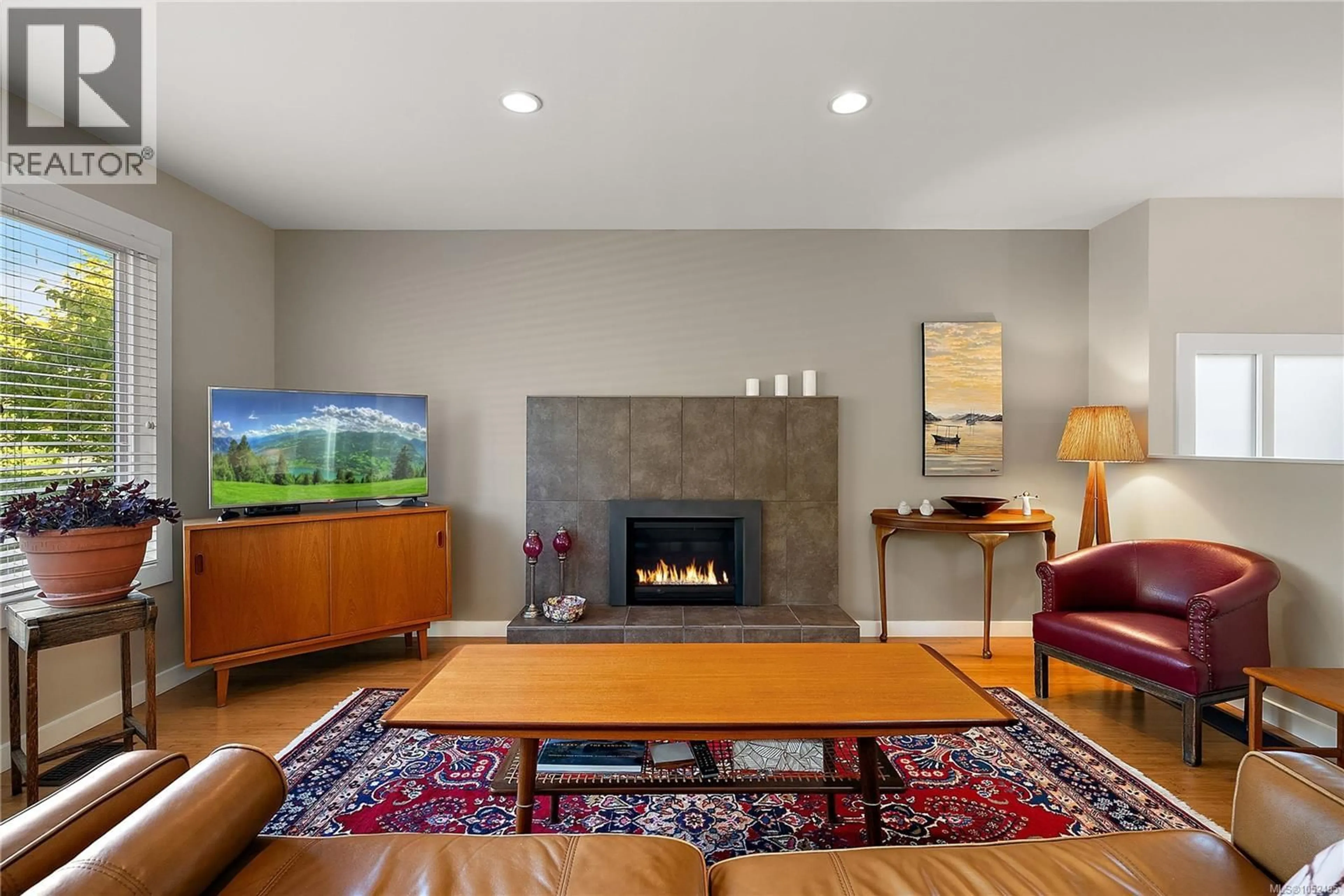 Living room with furniture, unknown for 453 MONTEREY AVENUE, Oak Bay British Columbia V8S4T8