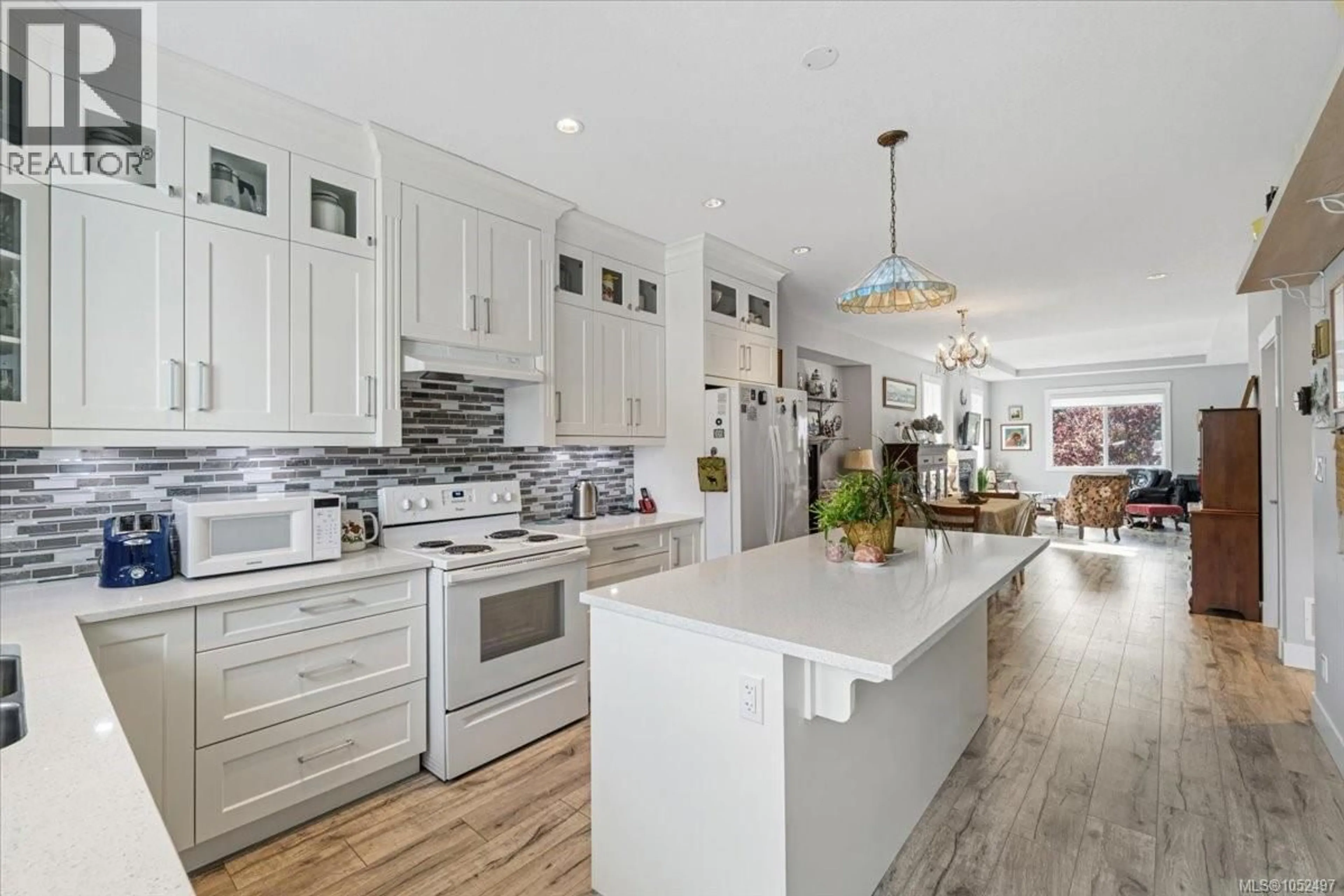 Open concept kitchen, ceramic/tile floor for 404 10TH STREET, Nanaimo British Columbia V9R1A1