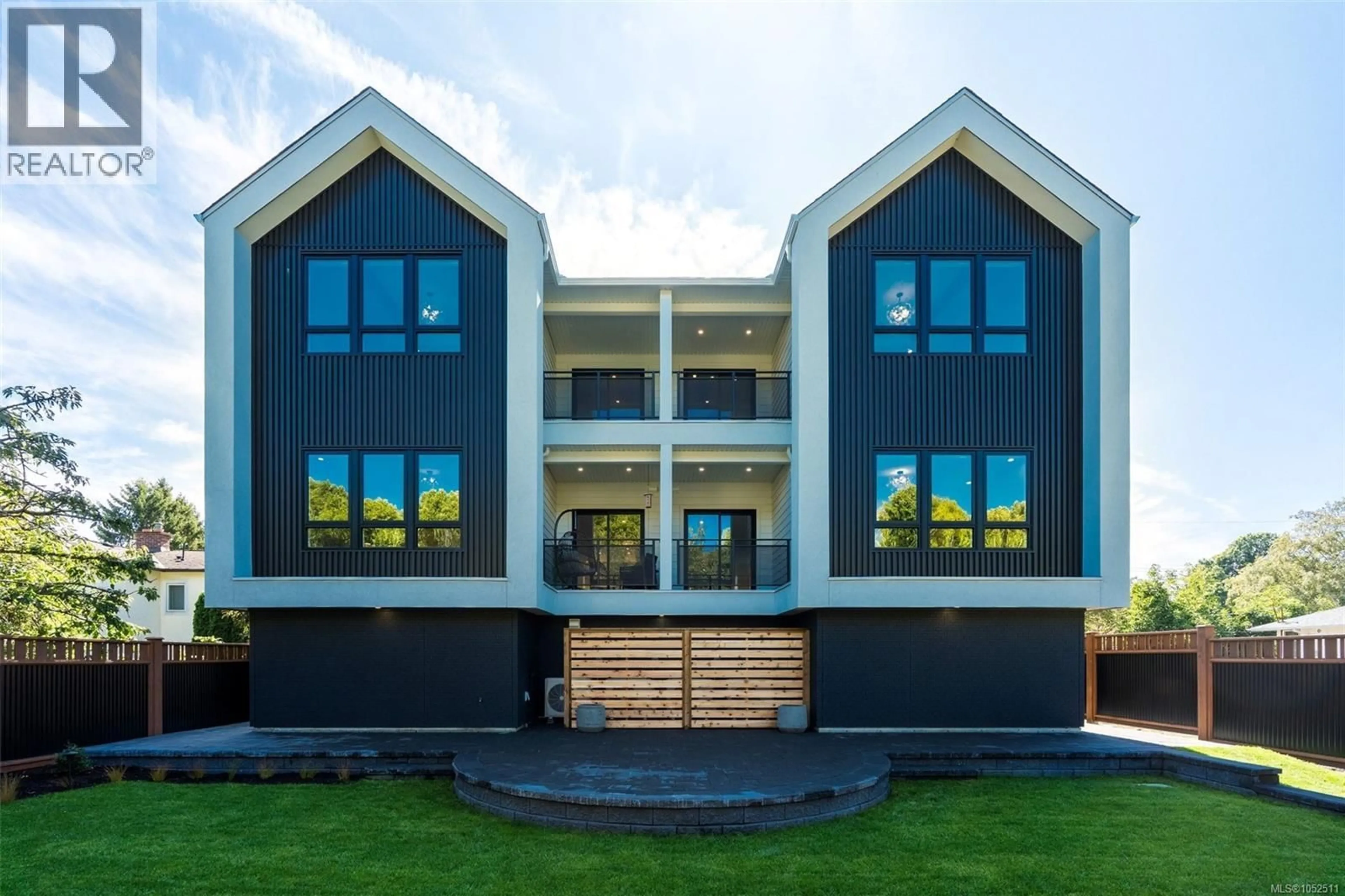 Home with vinyl exterior material, building for 2 - 1434 BROOKE STREET, Victoria British Columbia V8S1M3