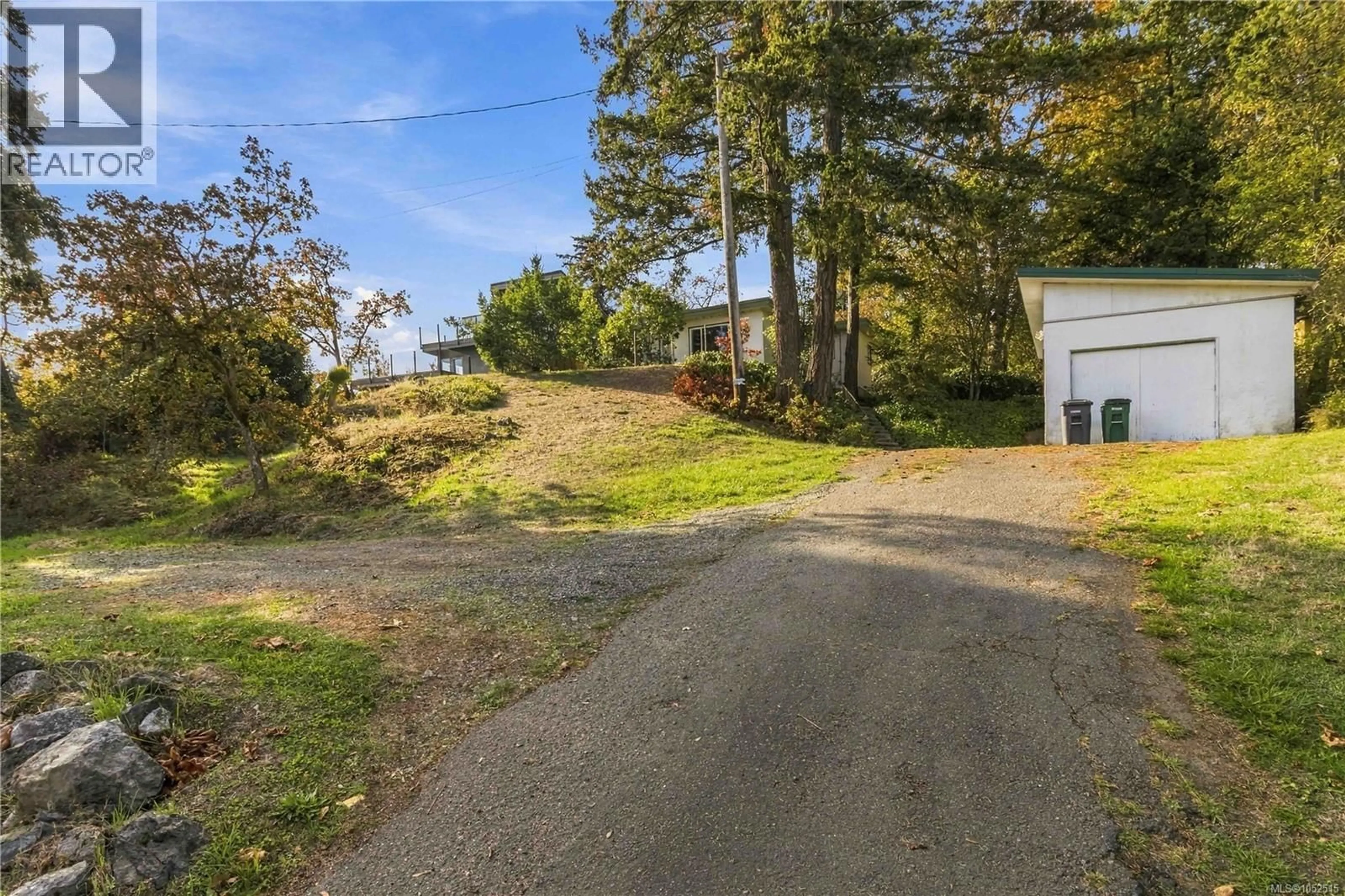 A pic from outside/outdoor area/front of a property/back of a property/a pic from drone, unknown for 3904 WILKINSON ROAD, Saanich British Columbia V8Z5A2