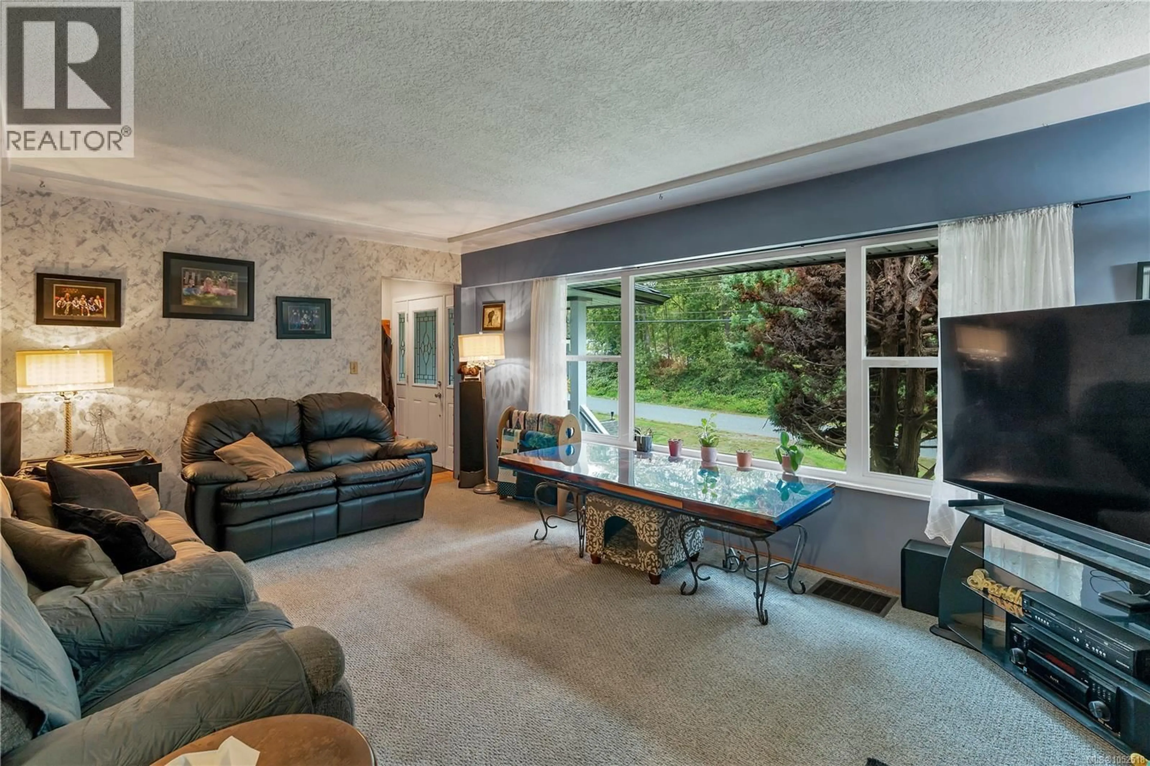 Living room with furniture, unknown for 157 SEABREEZE DRIVE, Campbell River British Columbia V9H1H9