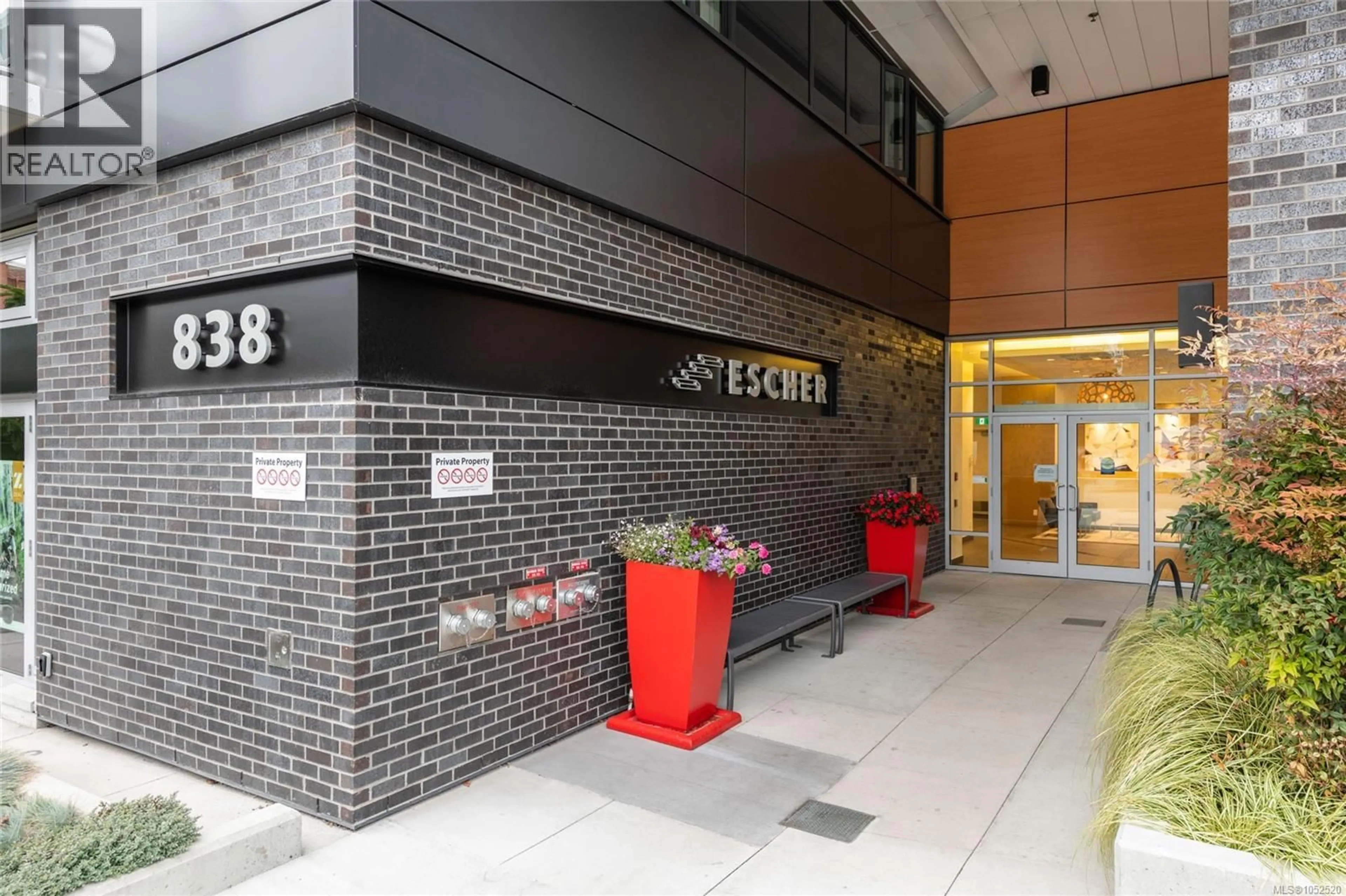 Indoor foyer for 608 - 838 BROUGHTON STREET, Victoria British Columbia V8W1E4