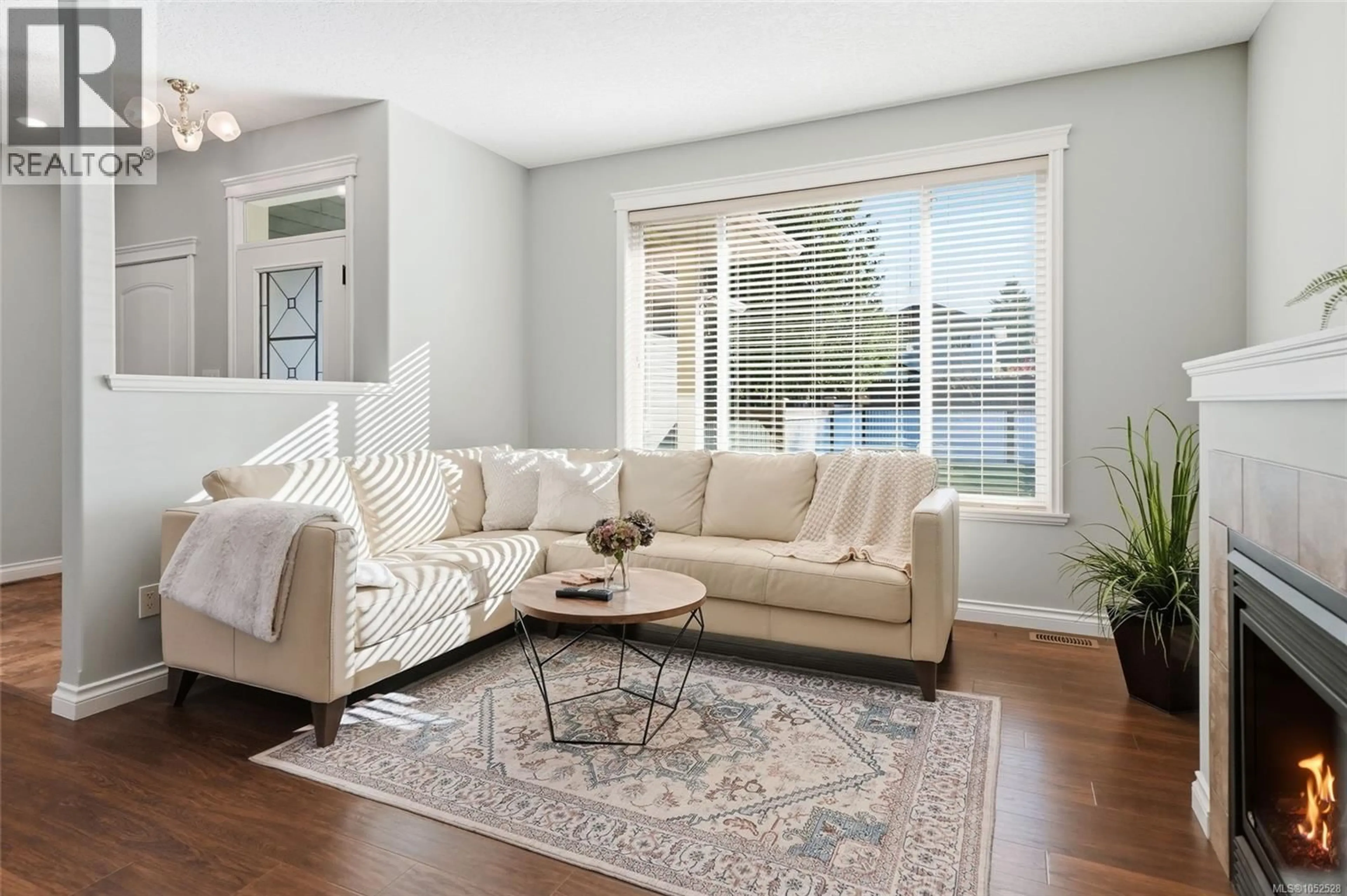 Living room with furniture, unknown for 1333 4TH AVENUE, Ladysmith British Columbia V9G1R4