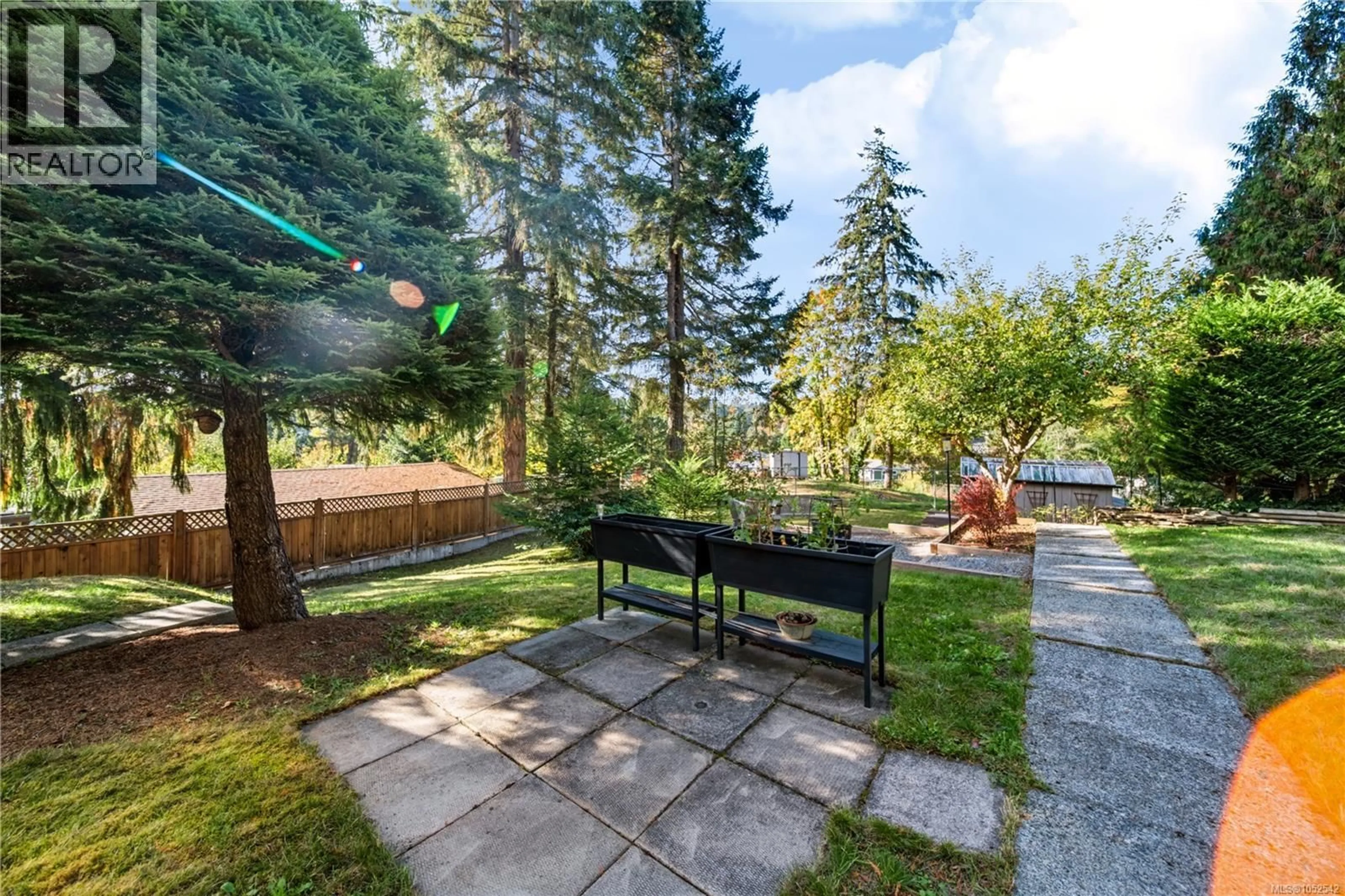 Patio, forest/trees view for 1927 RICHARDSON ROAD, Nanaimo British Columbia V9X1C2