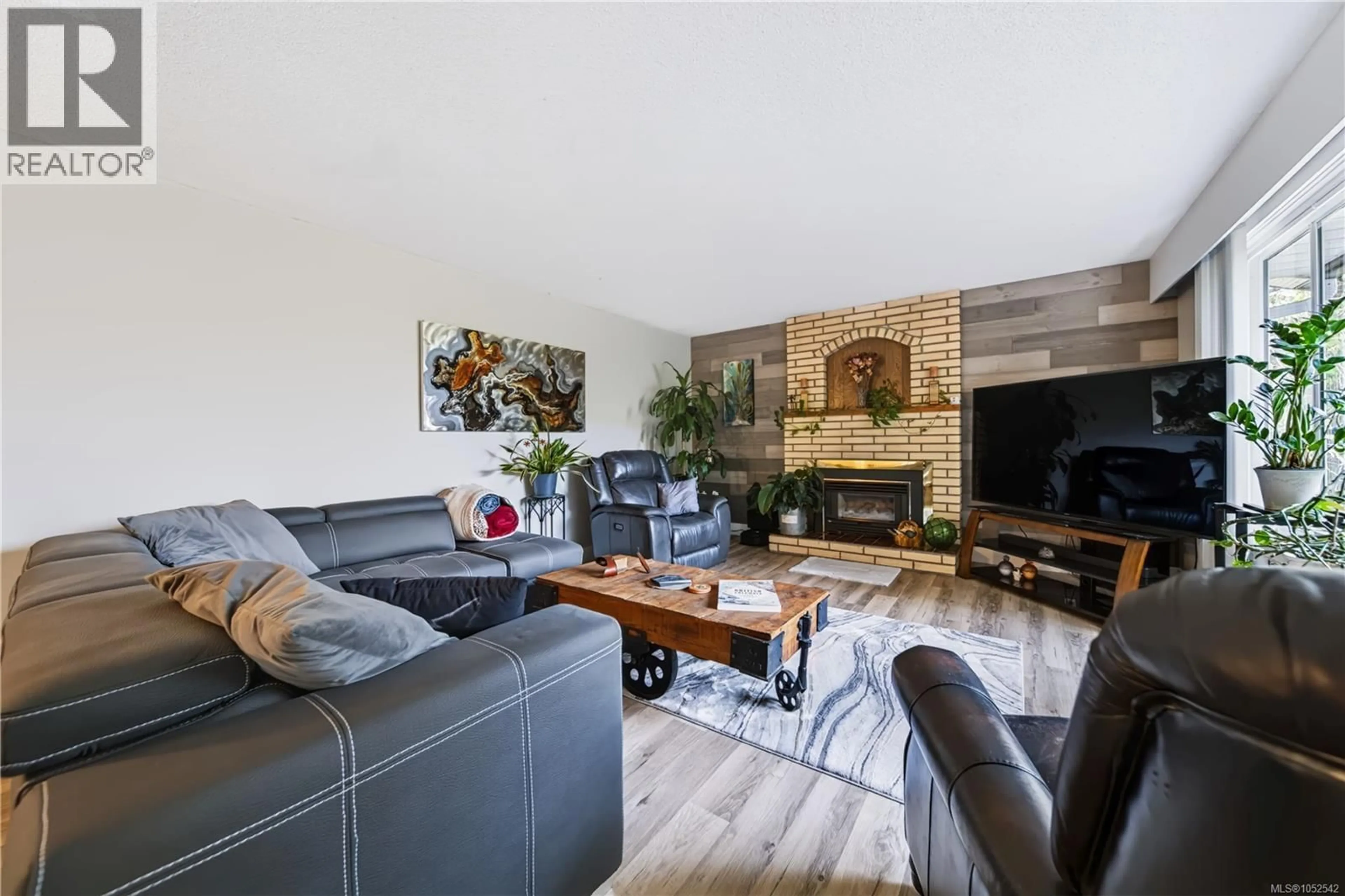 Living room with furniture, unknown for 1927 RICHARDSON ROAD, Nanaimo British Columbia V9X1C2