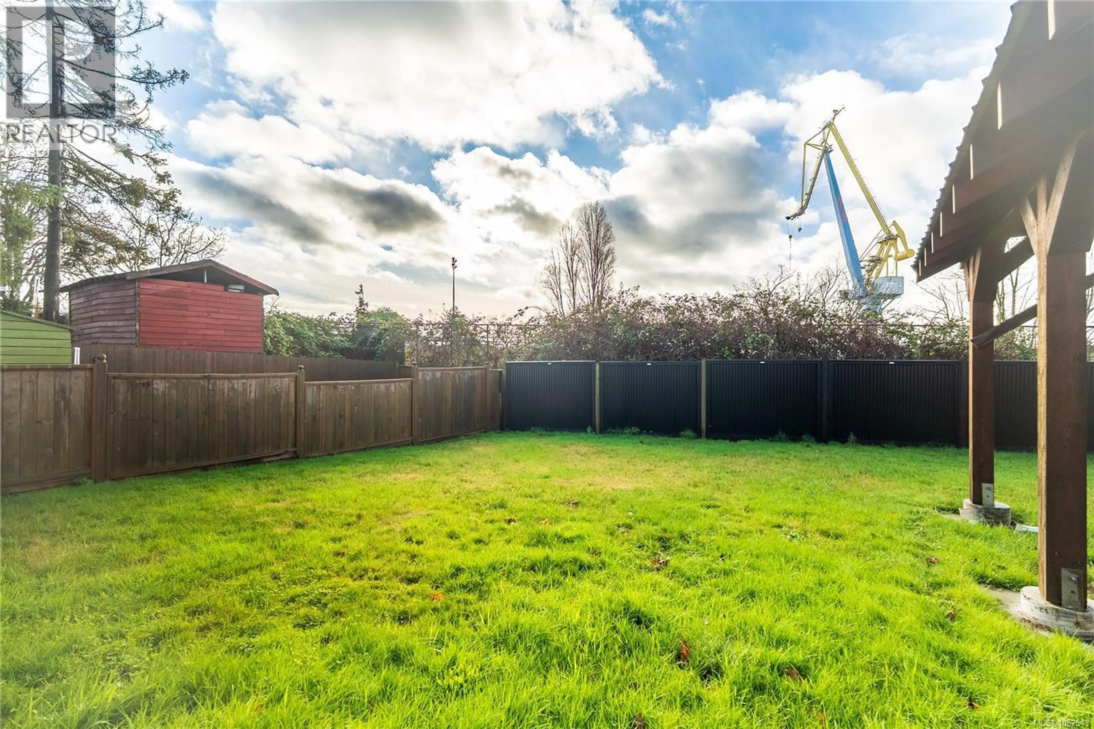A pic from outside/outdoor area/front of a property/back of a property/a pic from drone, unknown for 847 ADMIRALS ROAD, Esquimalt British Columbia V9A2P1