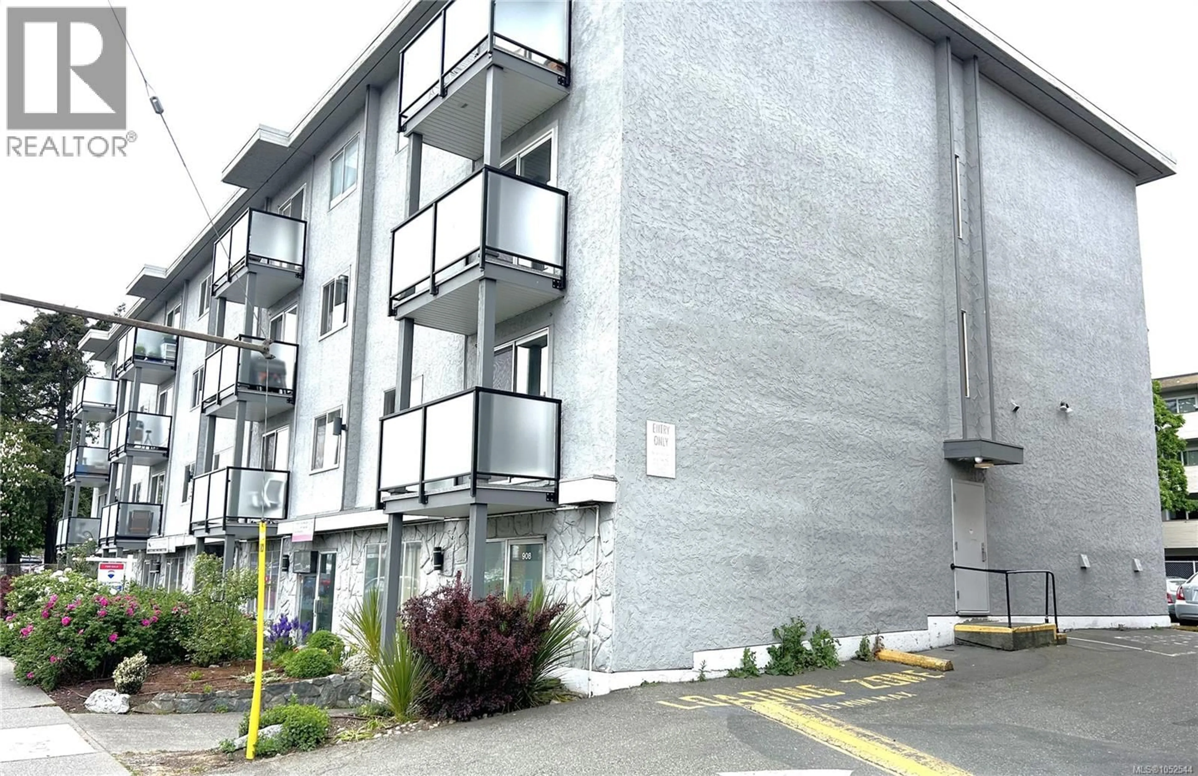 Patio, building for 304 - 904 HILLSIDE AVENUE, Victoria British Columbia V8T1Z8