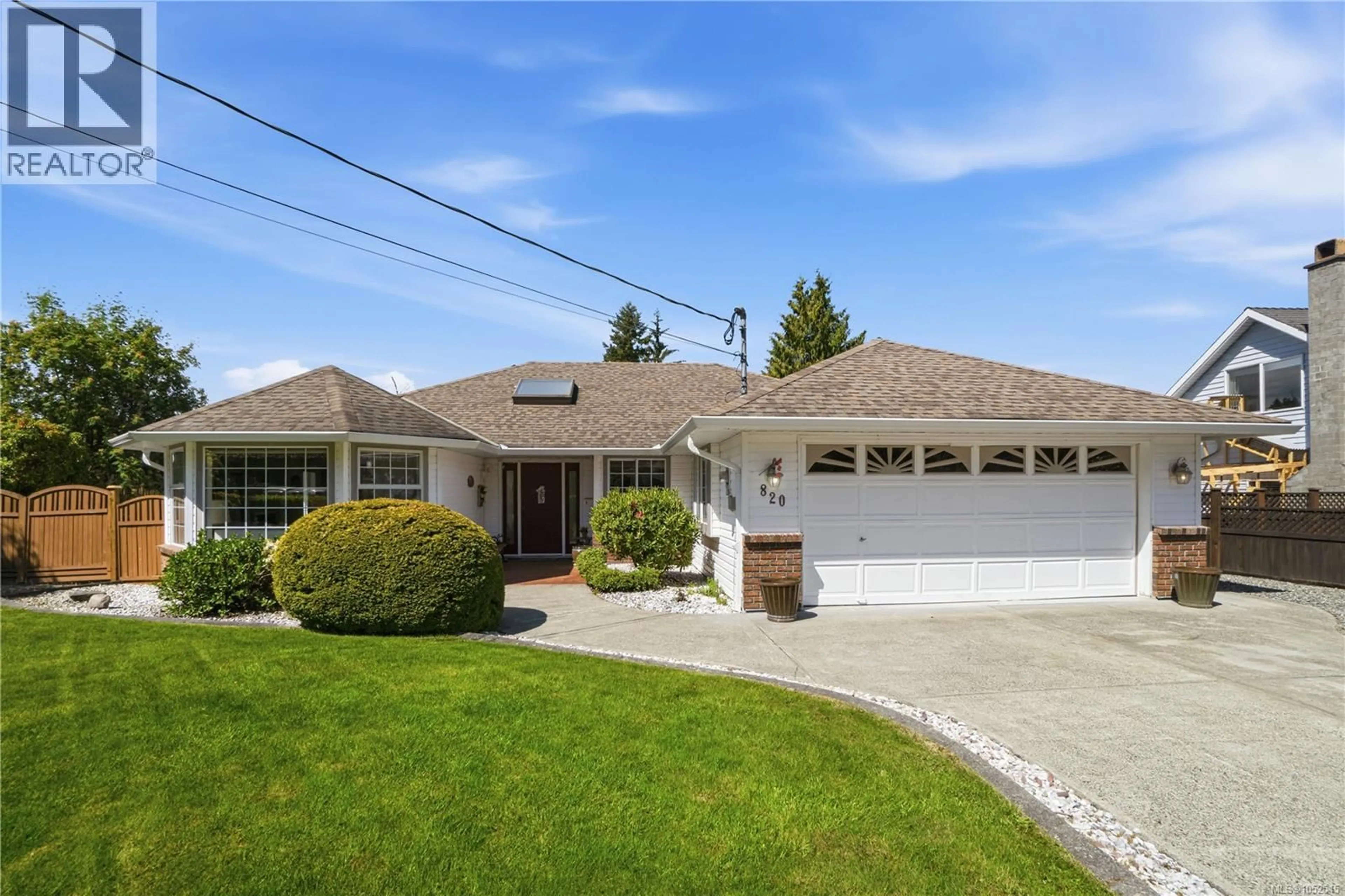 Home with vinyl exterior material, street for 820 DREW ROAD, Parksville British Columbia V9P1X2