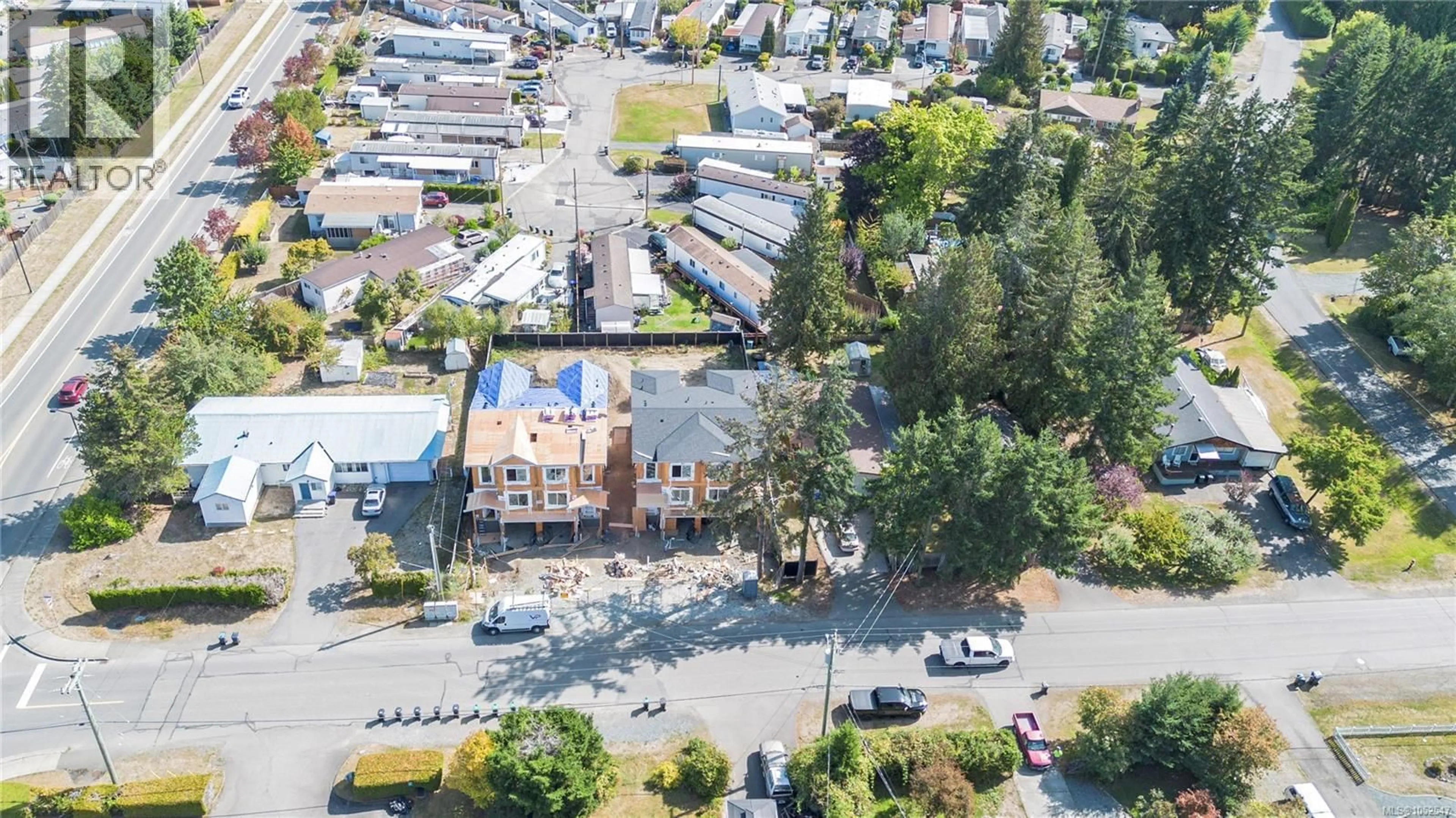 A pic from outside/outdoor area/front of a property/back of a property/a pic from drone, unknown for 1 - 410 CRAIG STREET, Parksville British Columbia V9P1L4