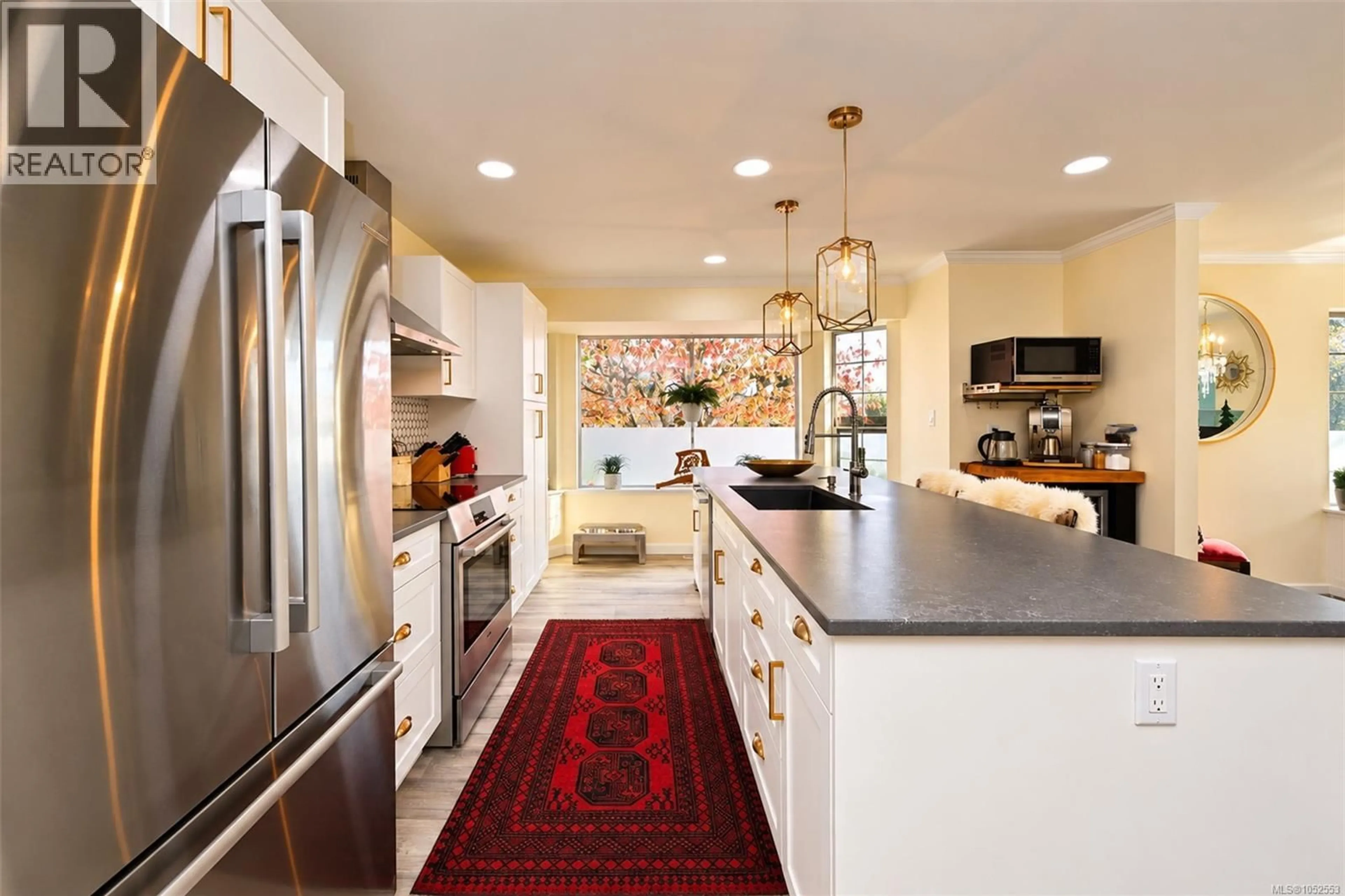 Contemporary kitchen, unknown for 3601 ARBUTUS DRIVE NORTH, Cobble Hill British Columbia V8H0K8