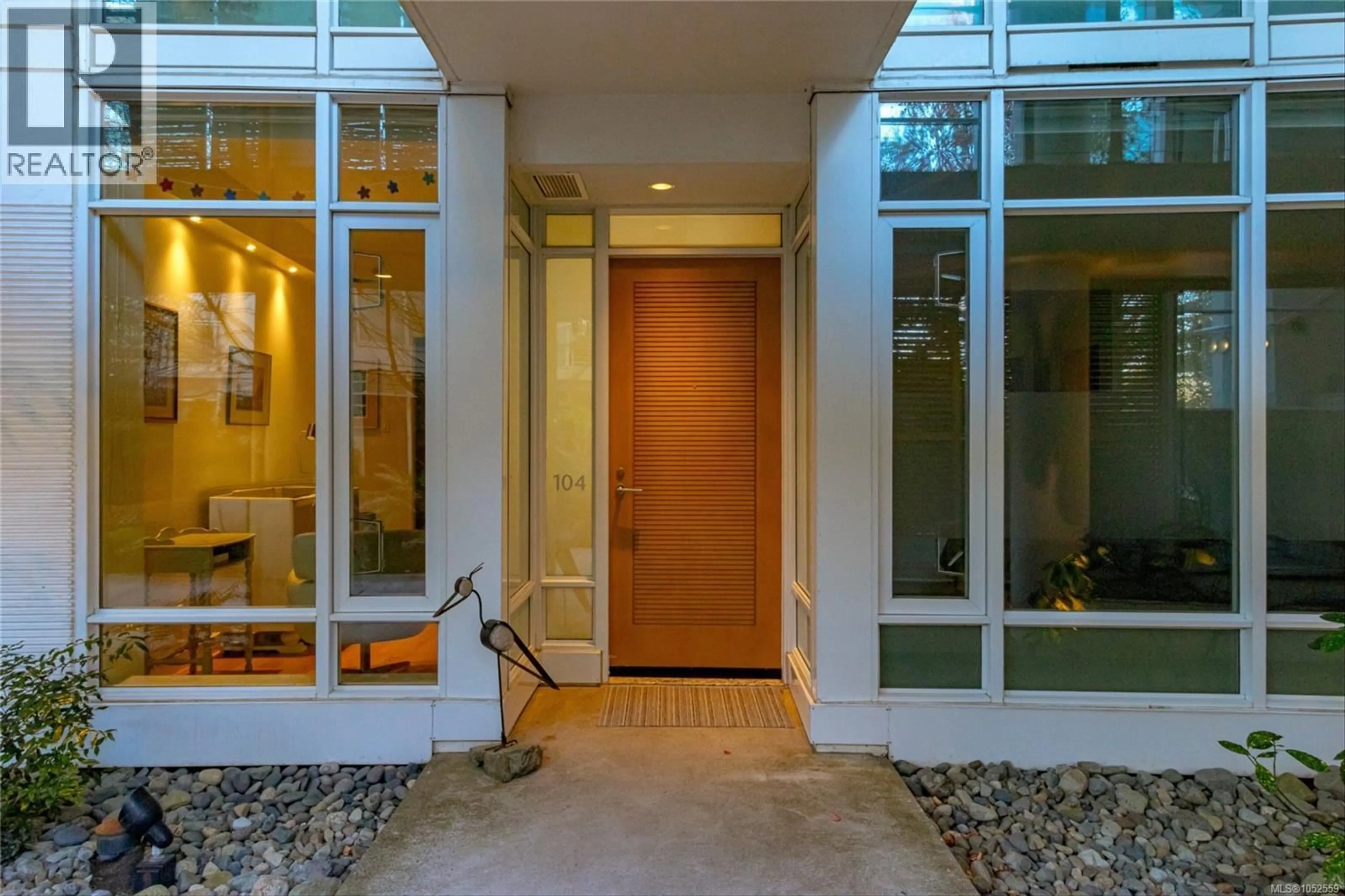 Indoor entryway for 104 - 68 SONGHEES ROAD, Victoria British Columbia V9A0A3
