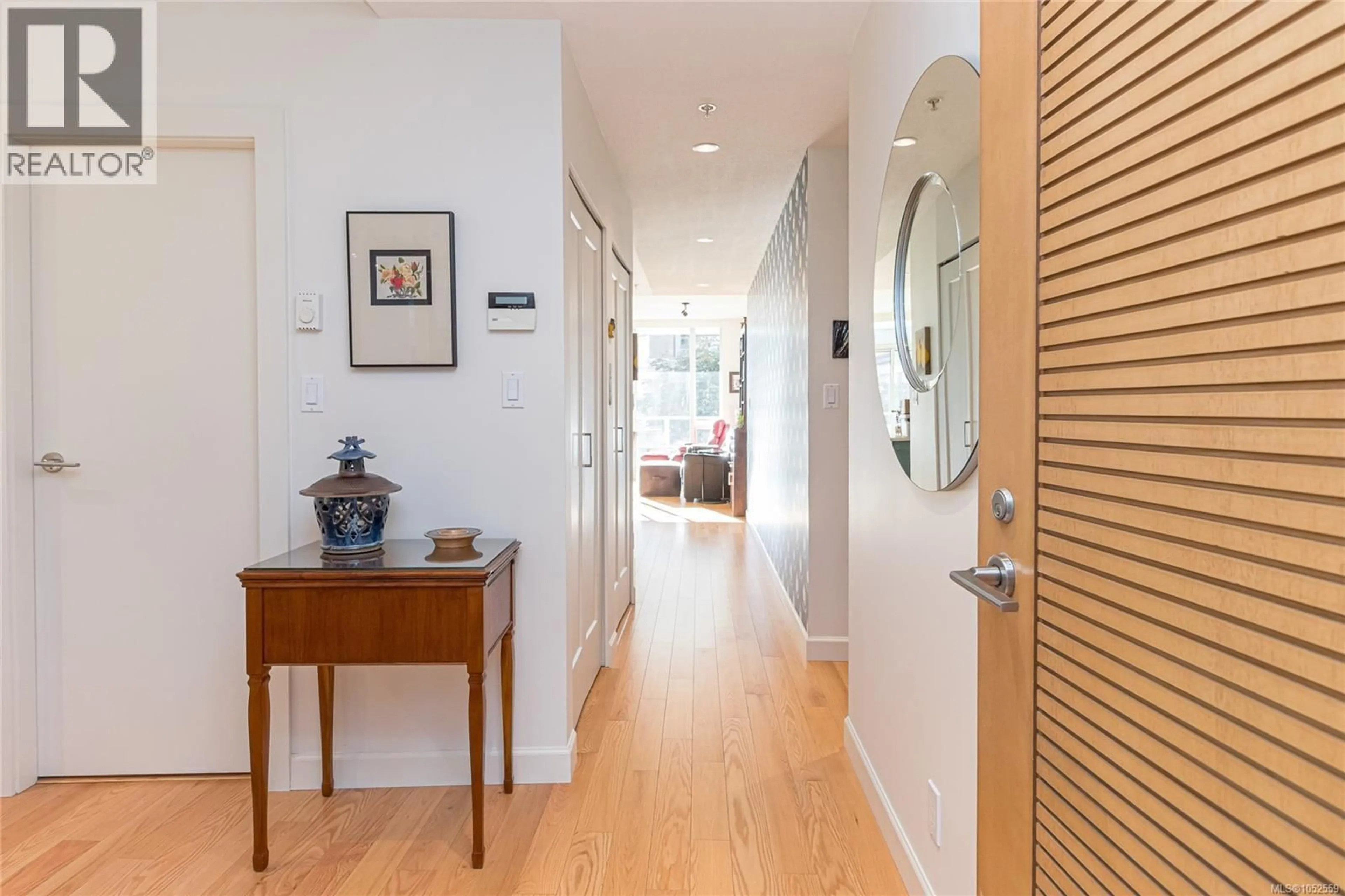 Indoor entryway for 104 - 68 SONGHEES ROAD, Victoria British Columbia V9A0A3