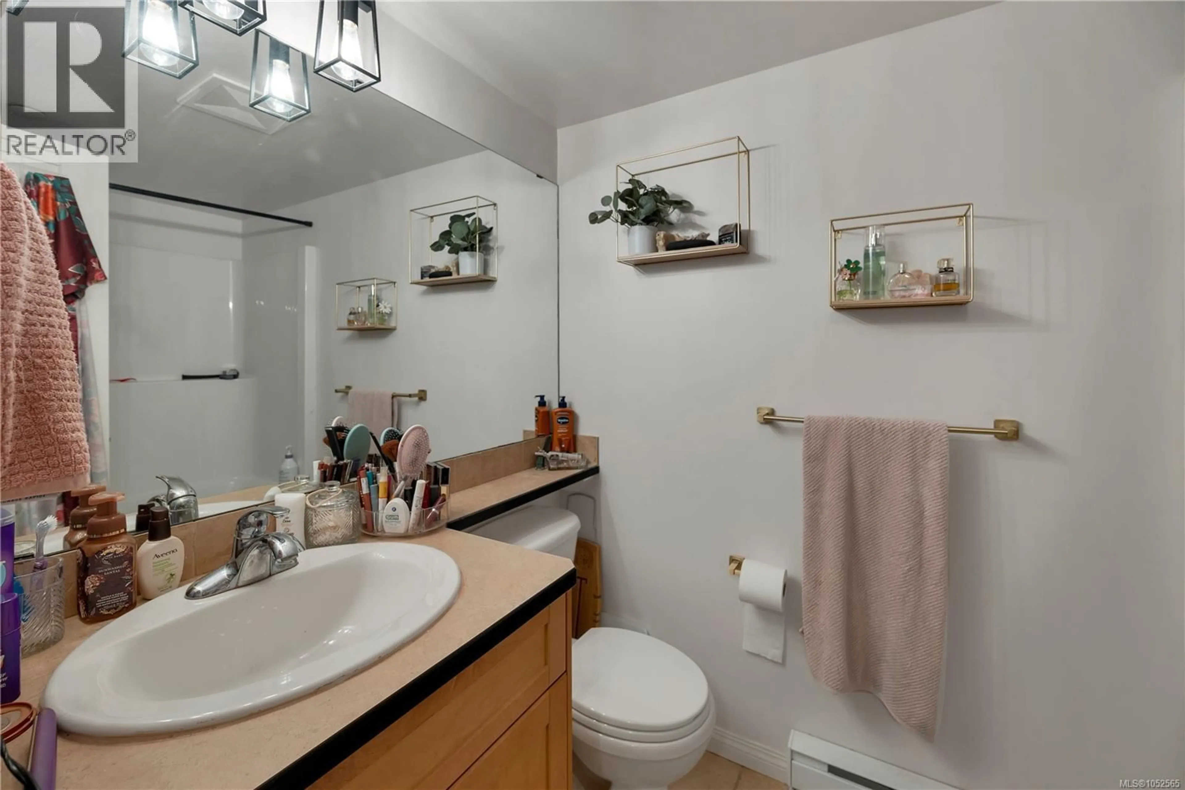 Standard bathroom, ceramic/tile floor for 217 - 350 ISLAND HIGHWAY SOUTH, Campbell River British Columbia V9W1A5