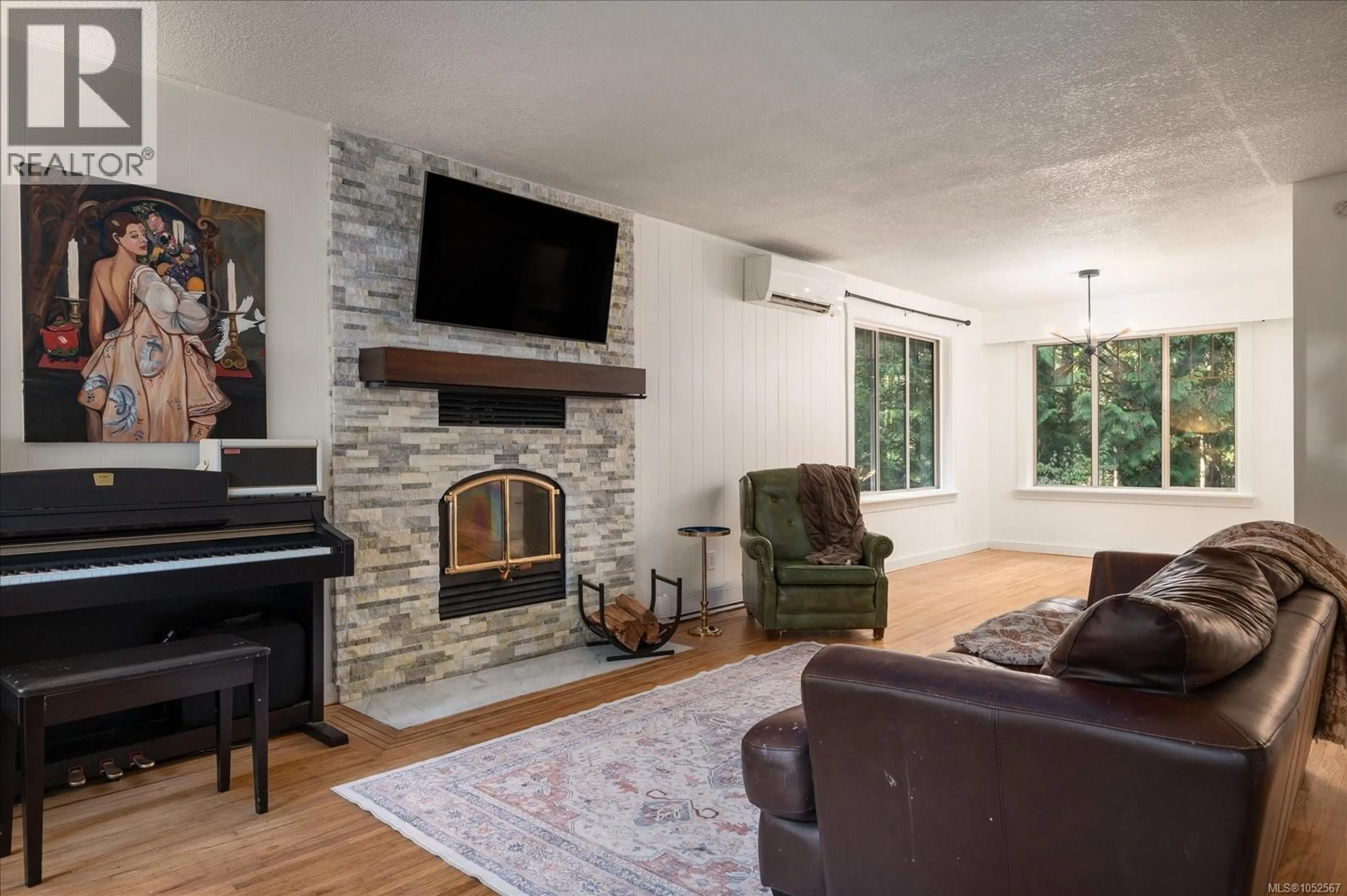 Living room with furniture, unknown for 705 CARR BOULEVARD, Gabriola Island British Columbia V0R1X3