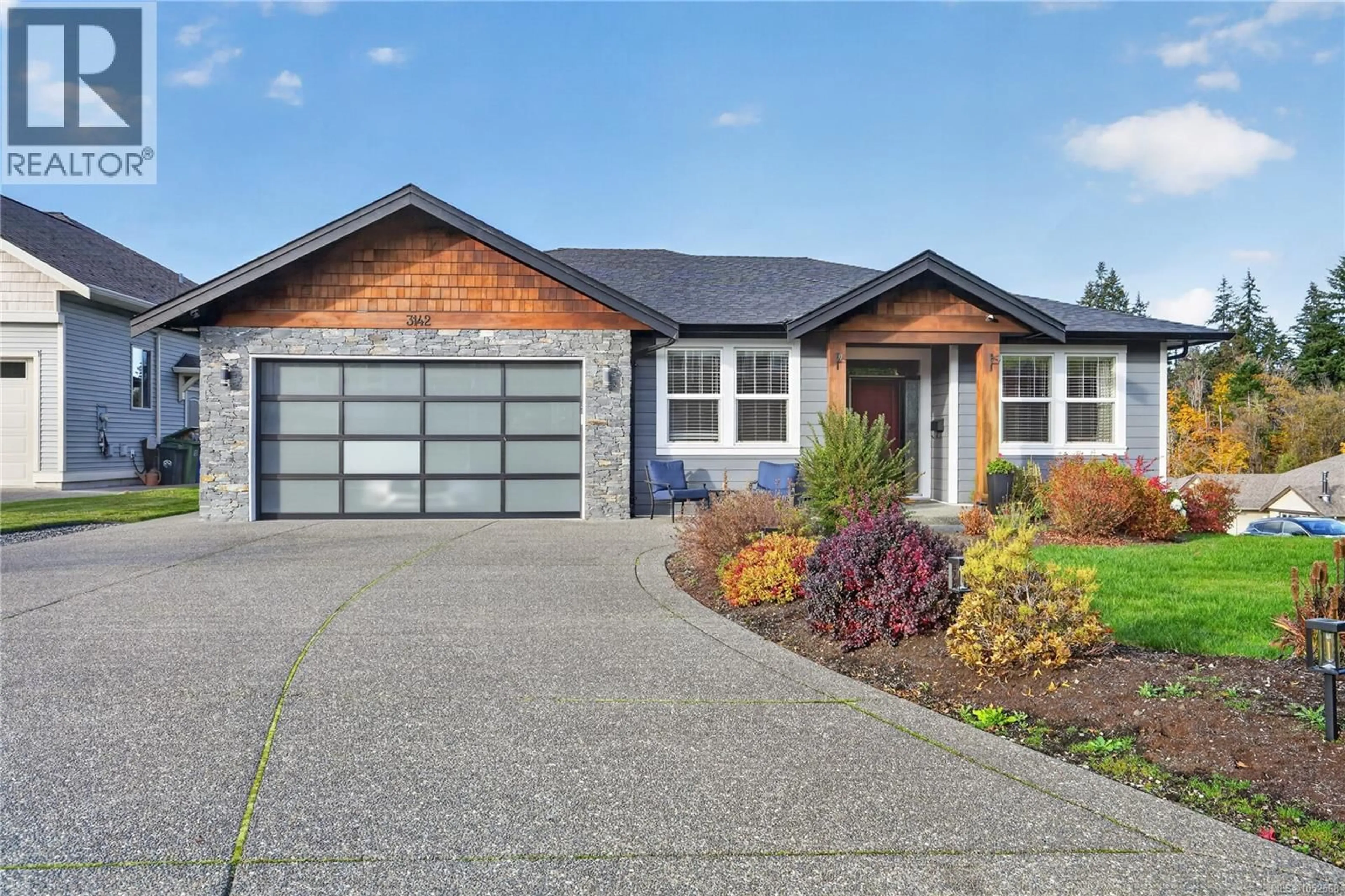 Home with vinyl exterior material, street for 3142 SWEET PLACE, Port Alberni British Columbia V9Y2B6